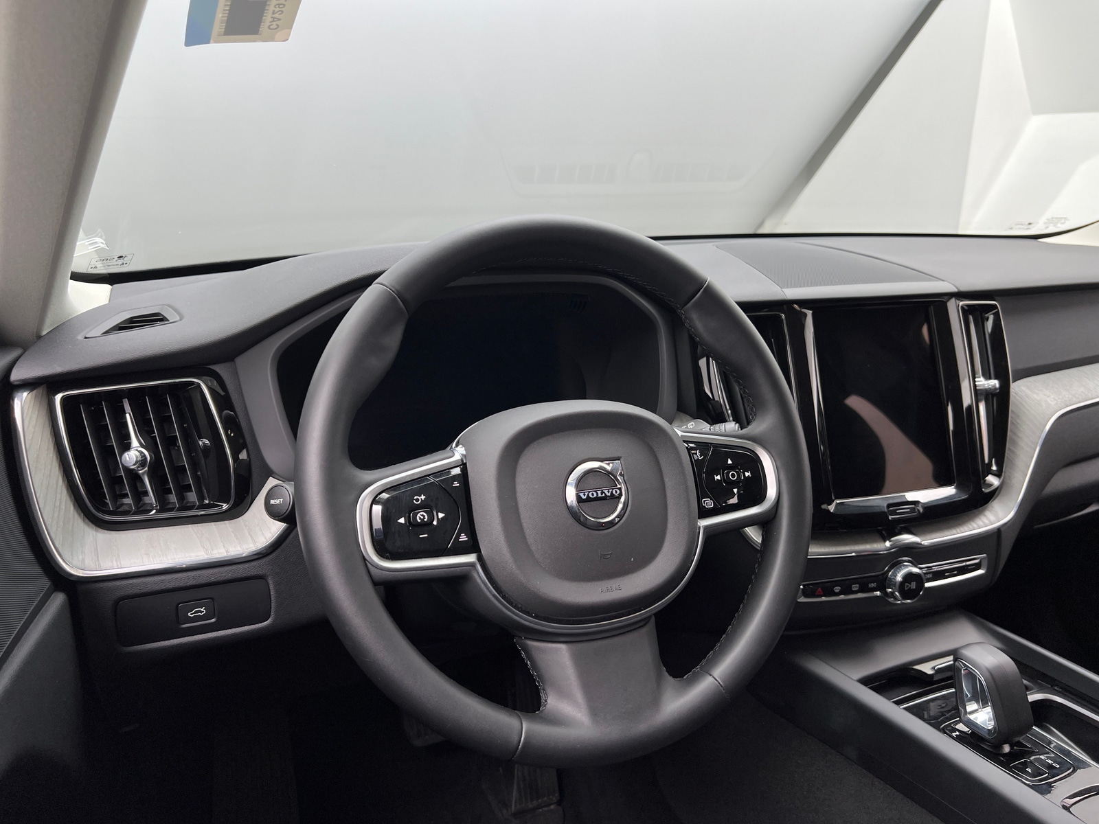 Thumbnail: 2025 Volvo XC60 - 4