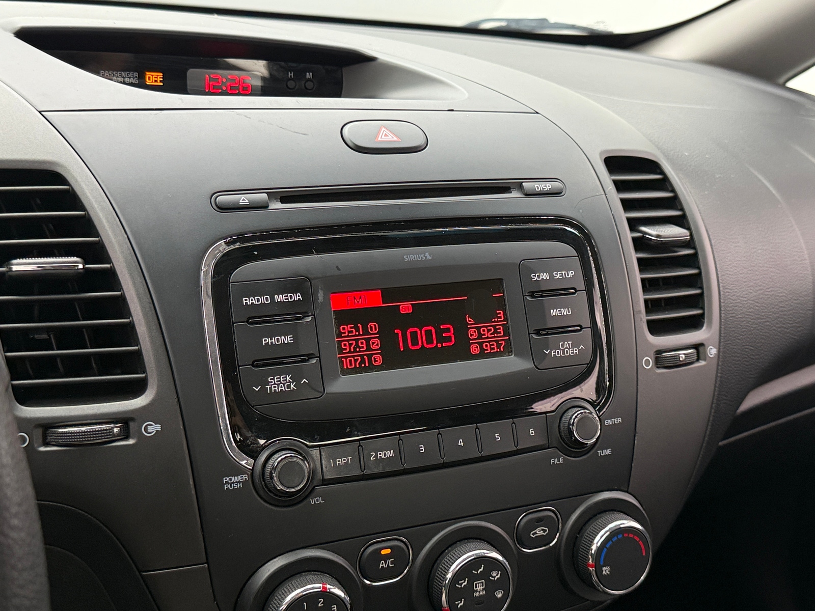 Thumbnail: 2017 Kia Forte - 4