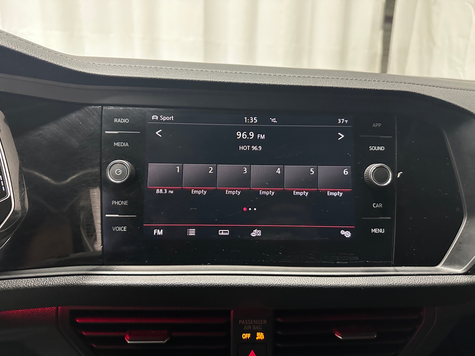 Thumbnail: 2019 Volkswagen Jetta - 3