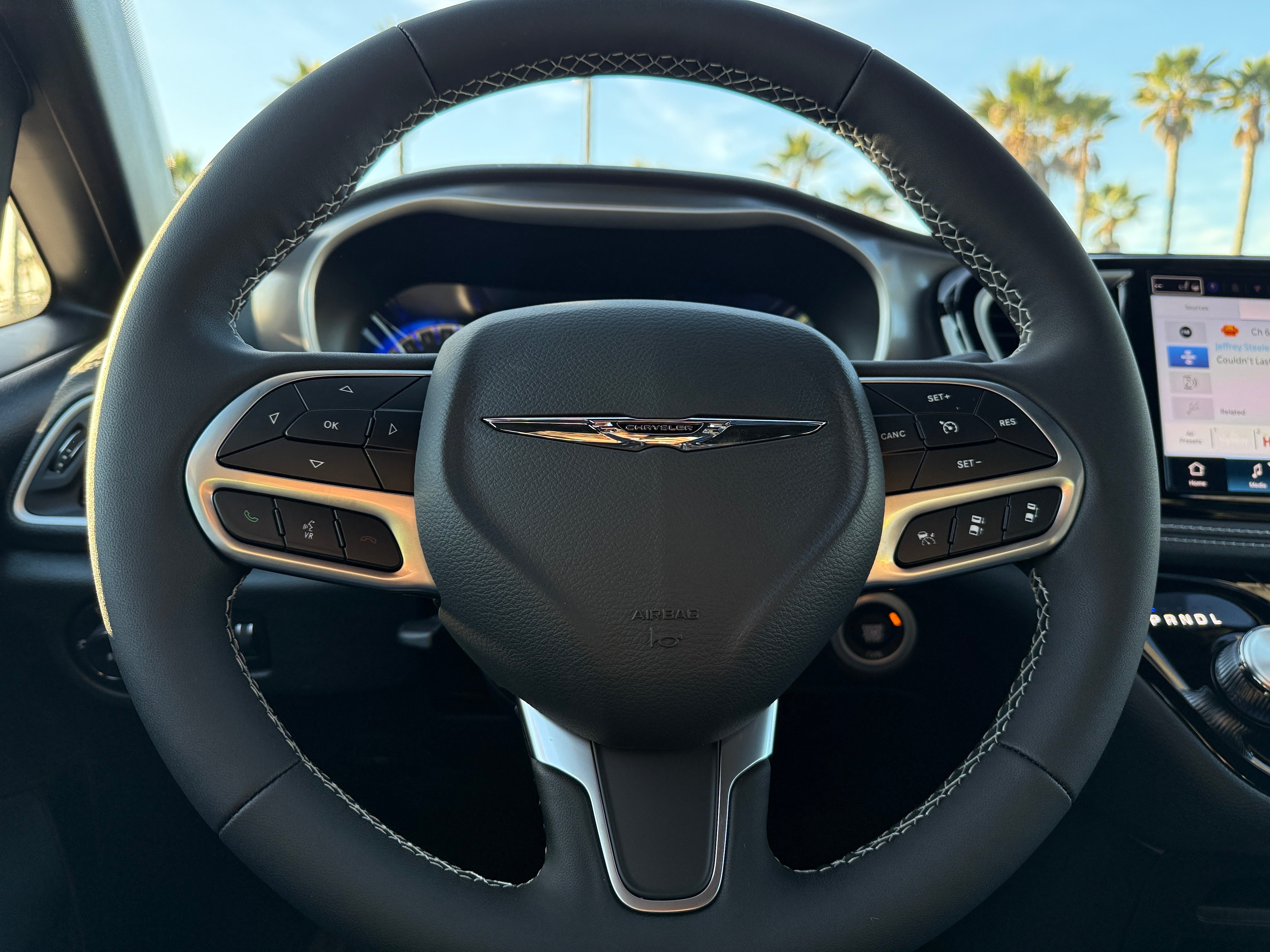 2026 Chrysler Pacifica Select's photo