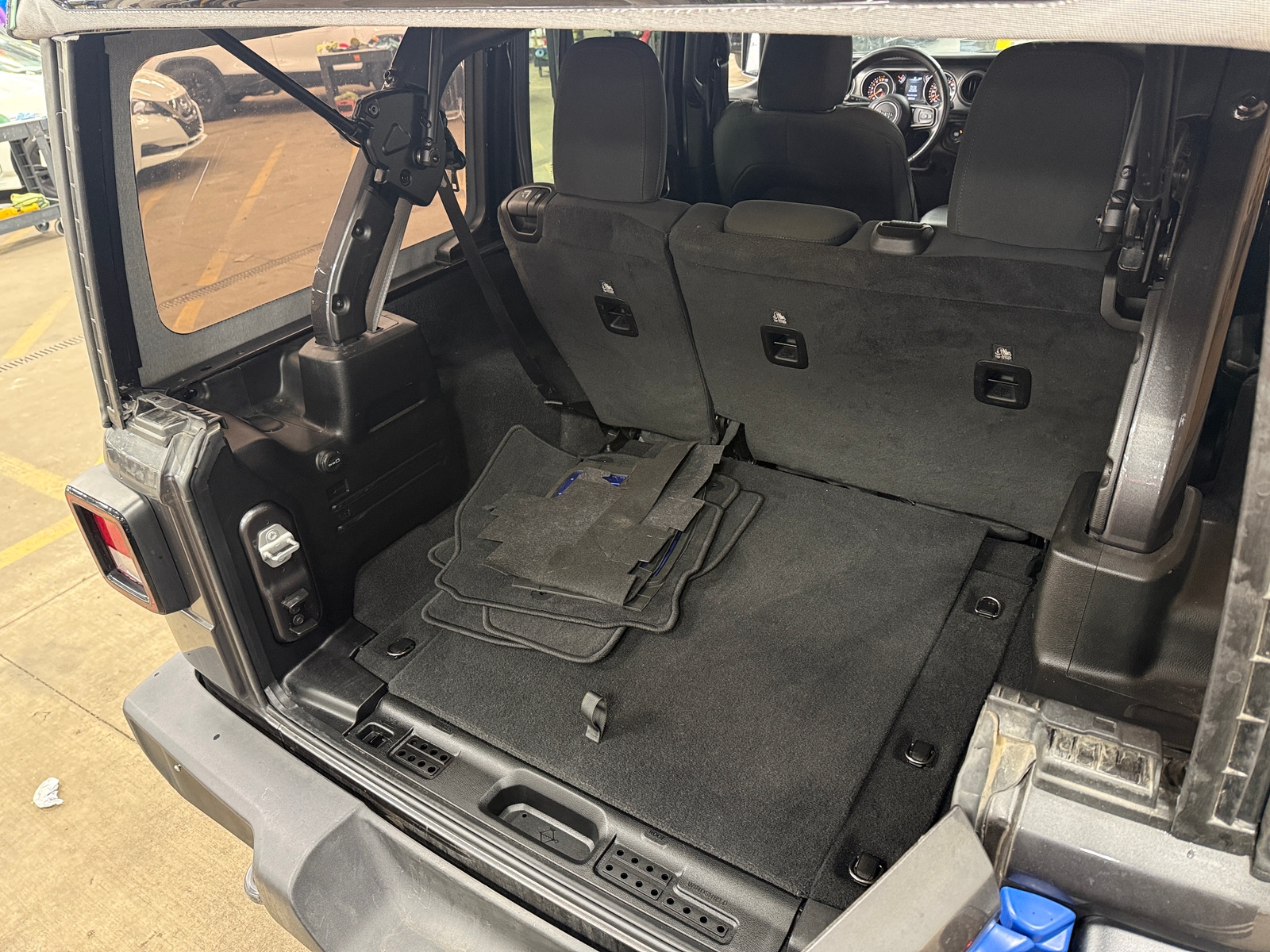 Thumbnail: 2022 Jeep Wrangler - 7