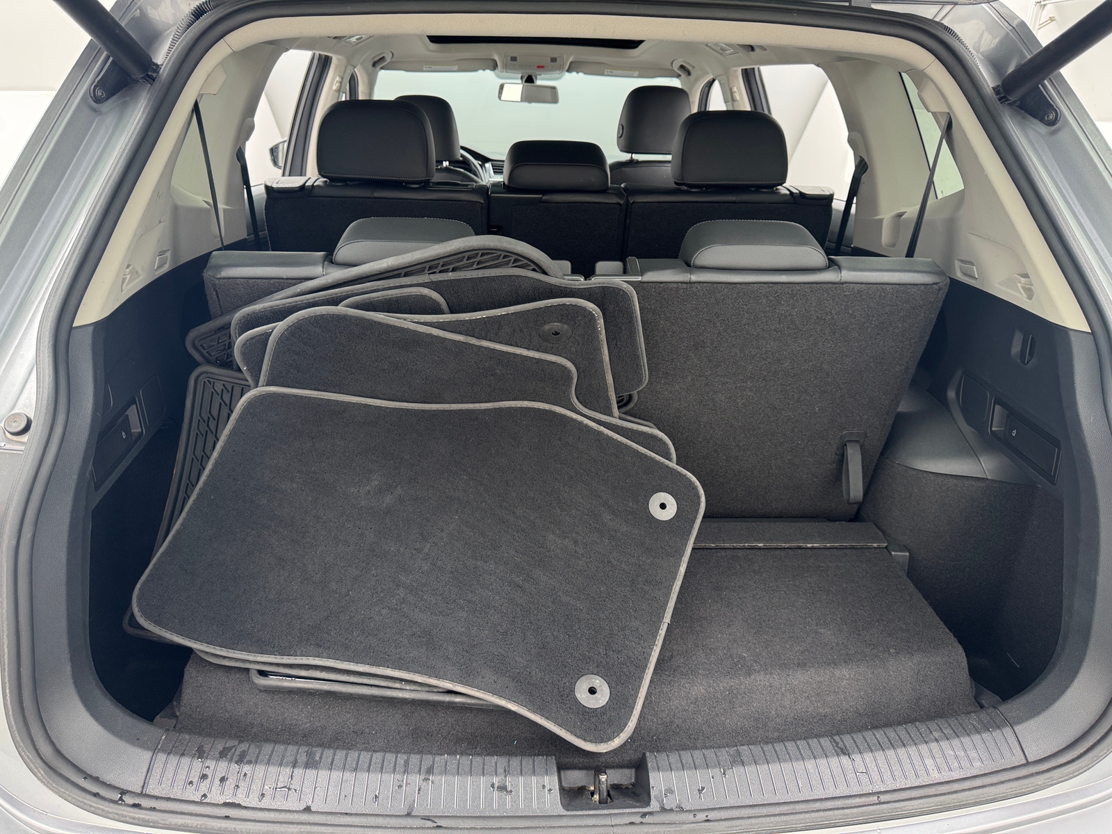 Thumbnail: 2019 Volkswagen Tiguan - 6