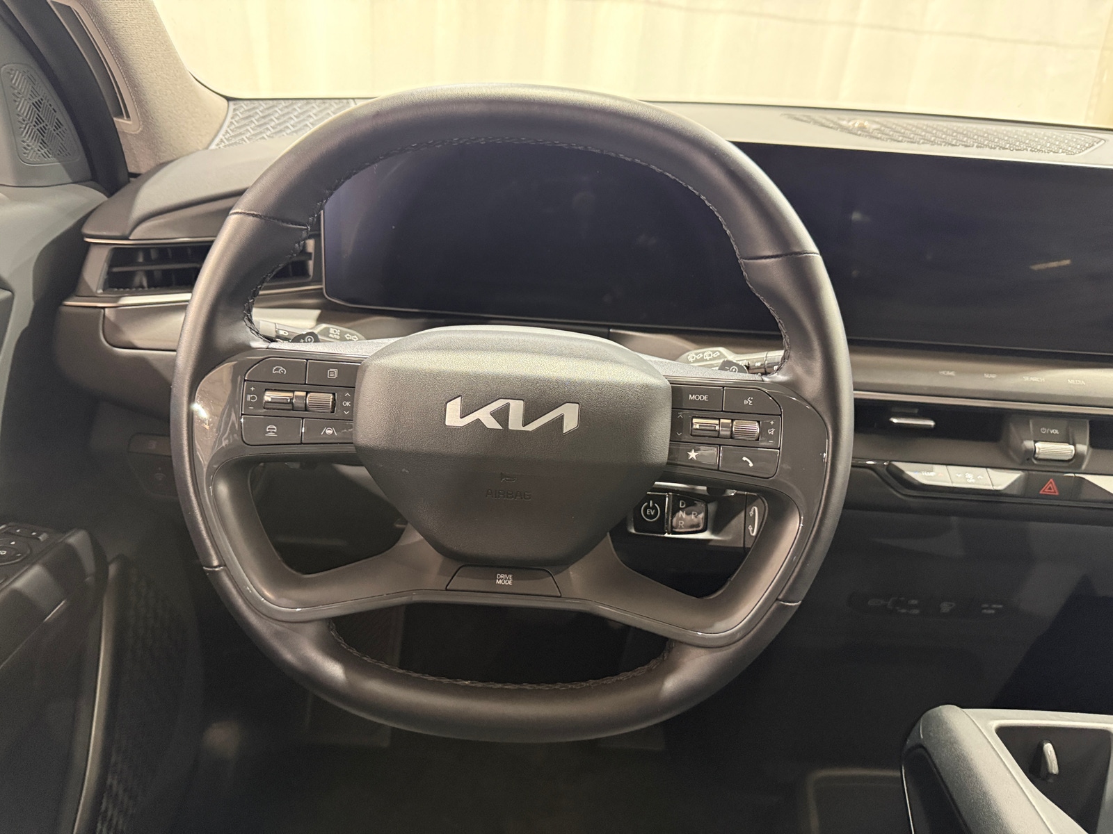 Thumbnail: 2024 Kia EV9 - 4