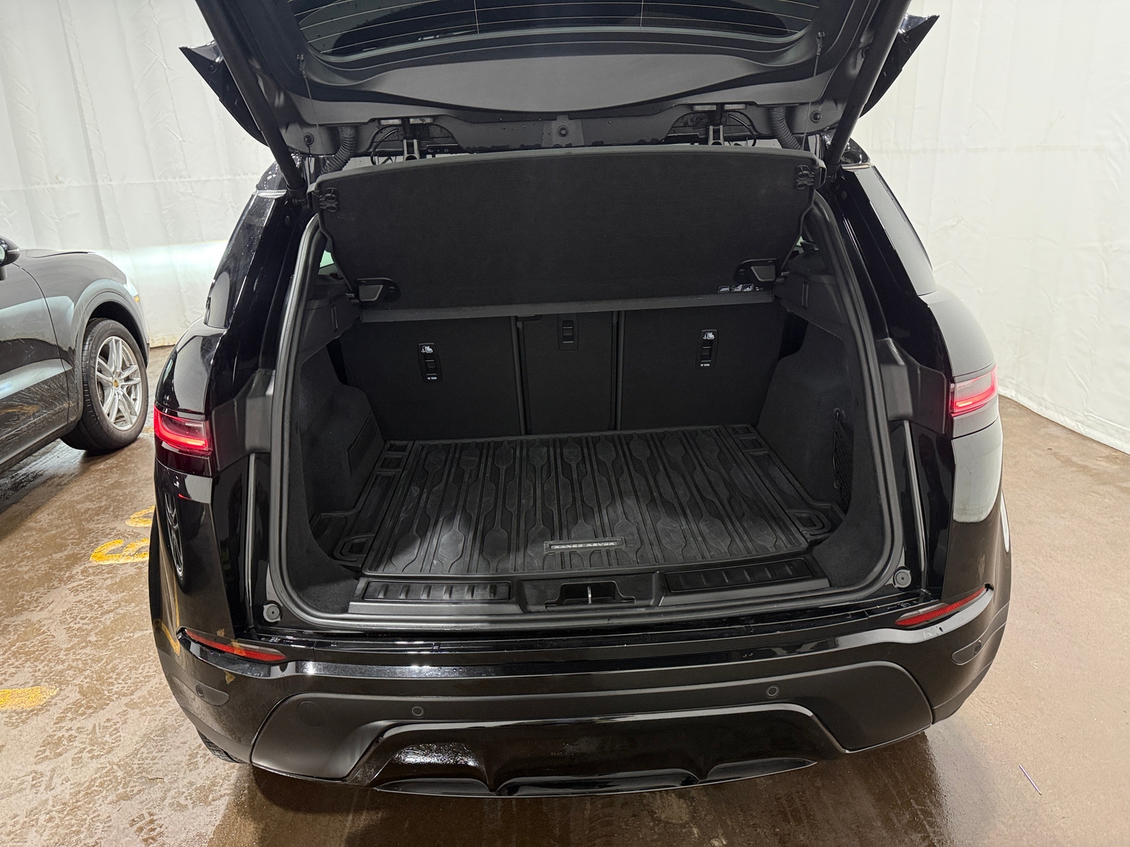 Thumbnail: 2025 Land Rover Range Rover Evoque - 6