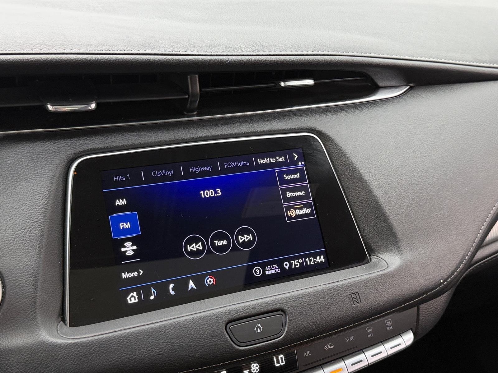 Thumbnail: 2020 Cadillac XT4 - 3