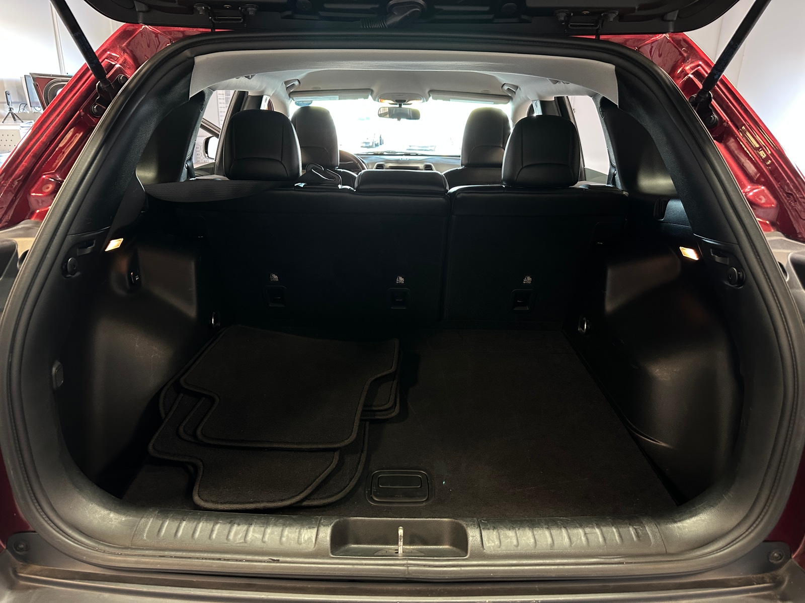 Thumbnail: 2019 Jeep Cherokee - 7