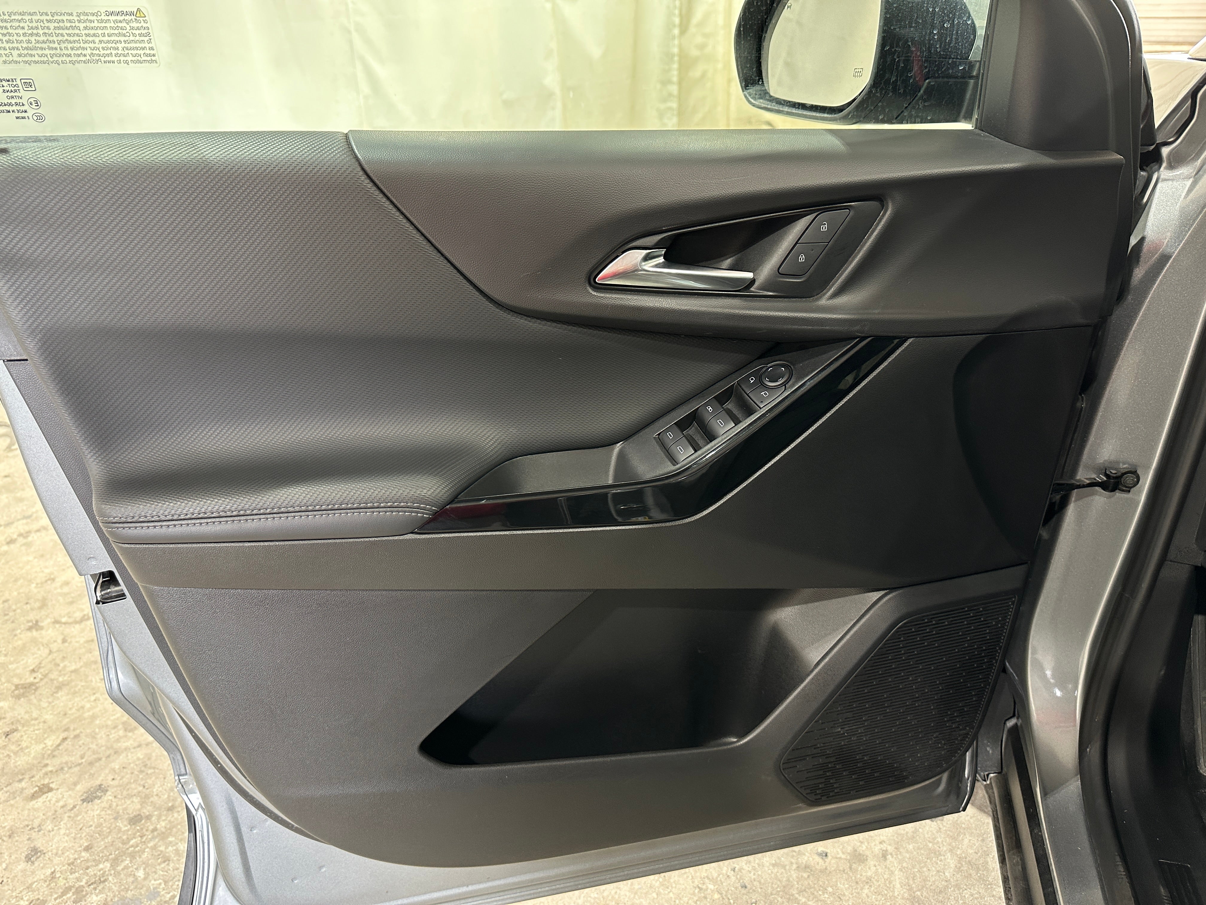 2025 Chevrolet Equinox - Image 2