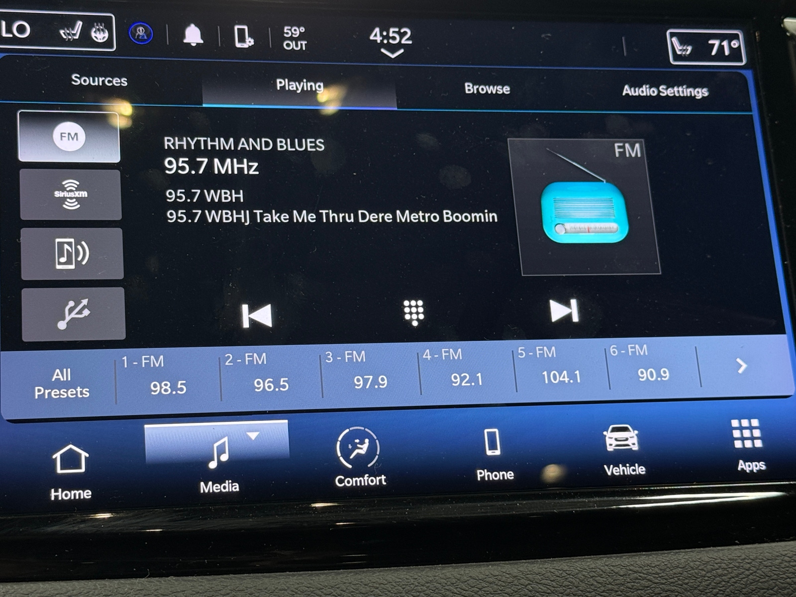 Thumbnail: 2024 Chrysler Pacifica - 3