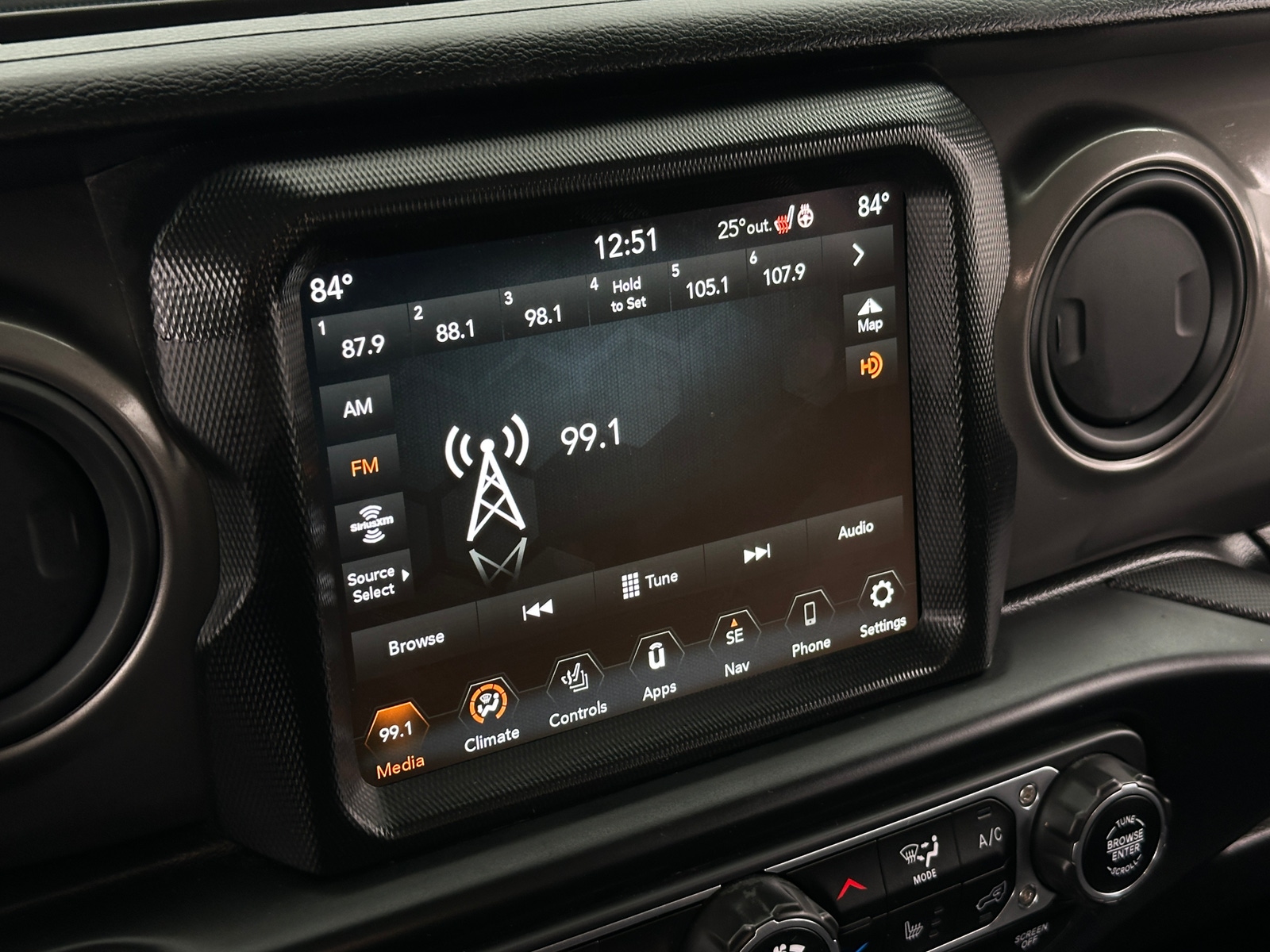 Thumbnail: 2022 Jeep Gladiator - 4