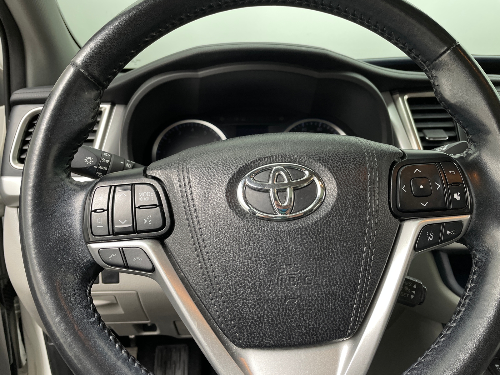 Thumbnail: 2019 Toyota Highlander - 4