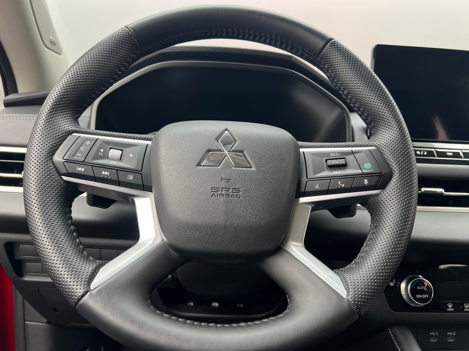 Thumbnail: 2025 Mitsubishi Outlander - 4