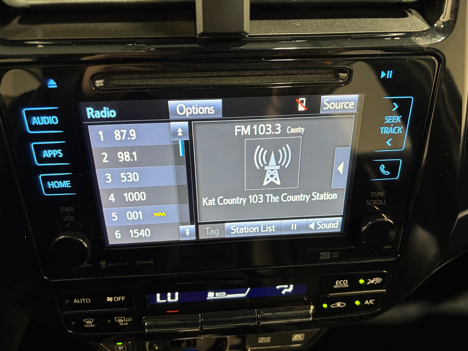 Thumbnail: 2017 Toyota Prius - 3