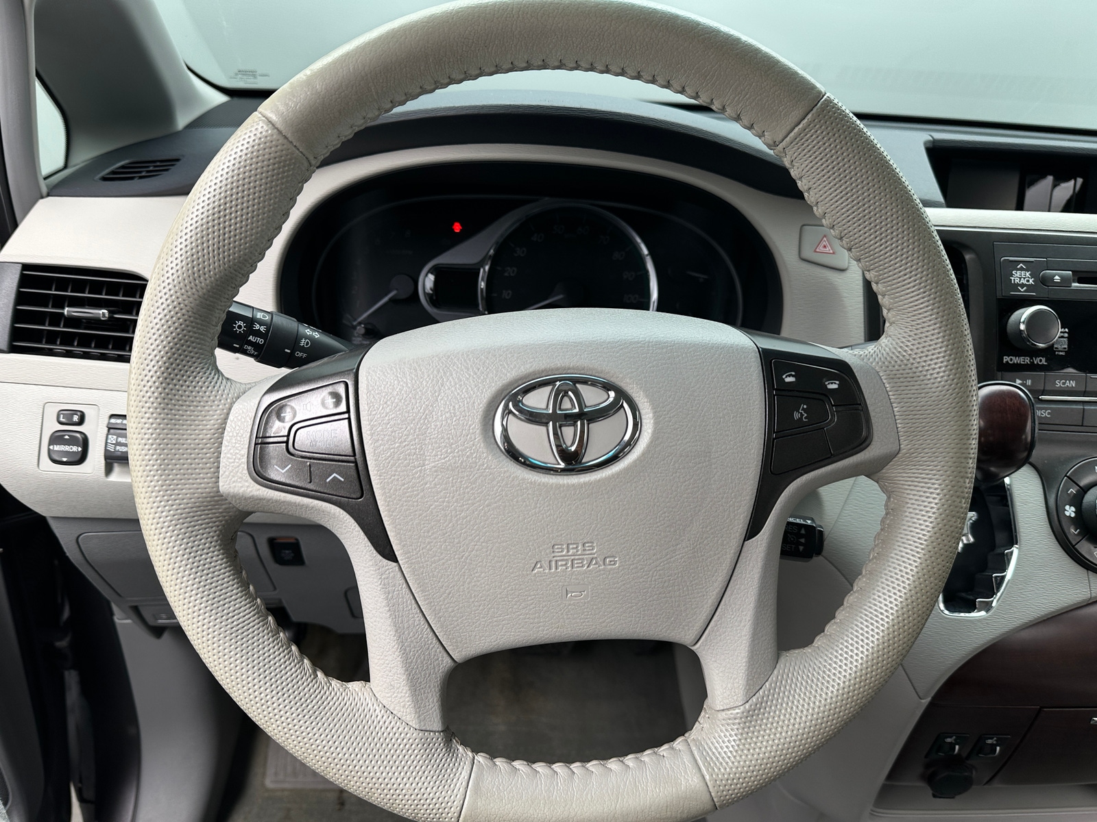 Thumbnail: 2014 Toyota Sienna - 4