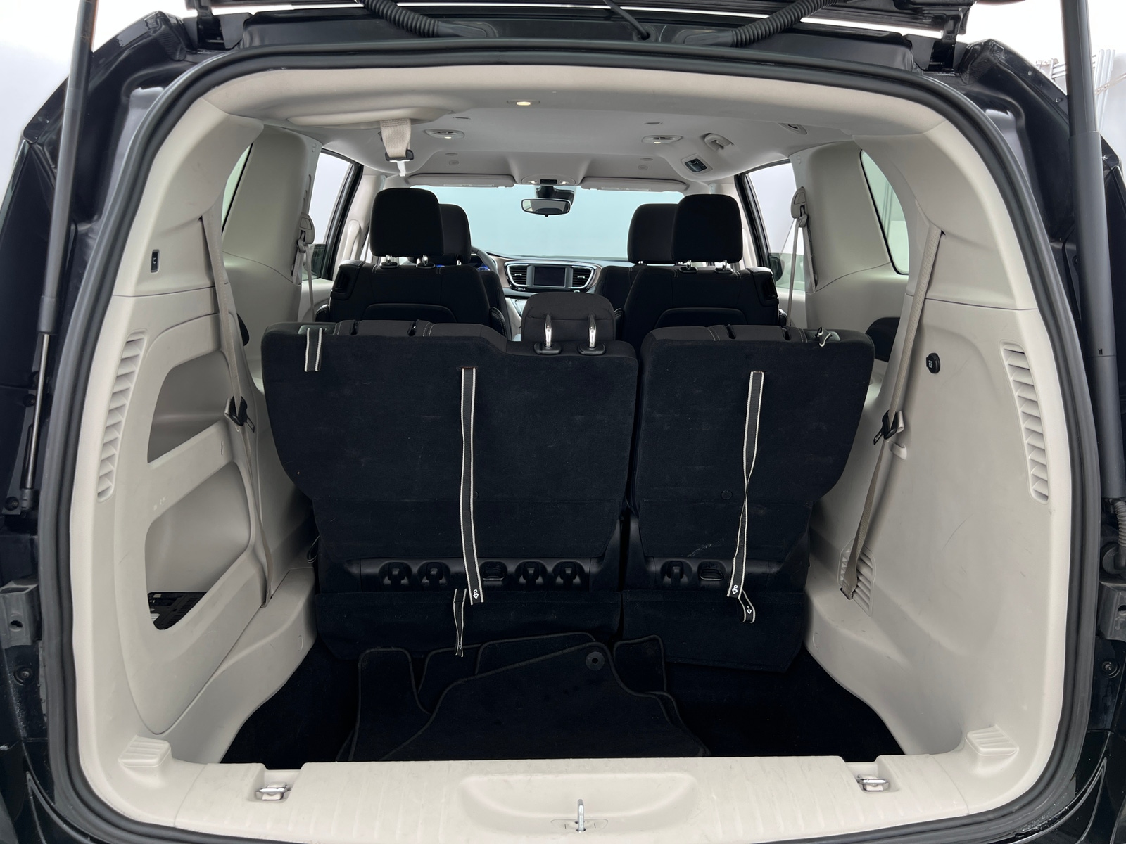 Thumbnail: 2024 Chrysler Voyager - 7