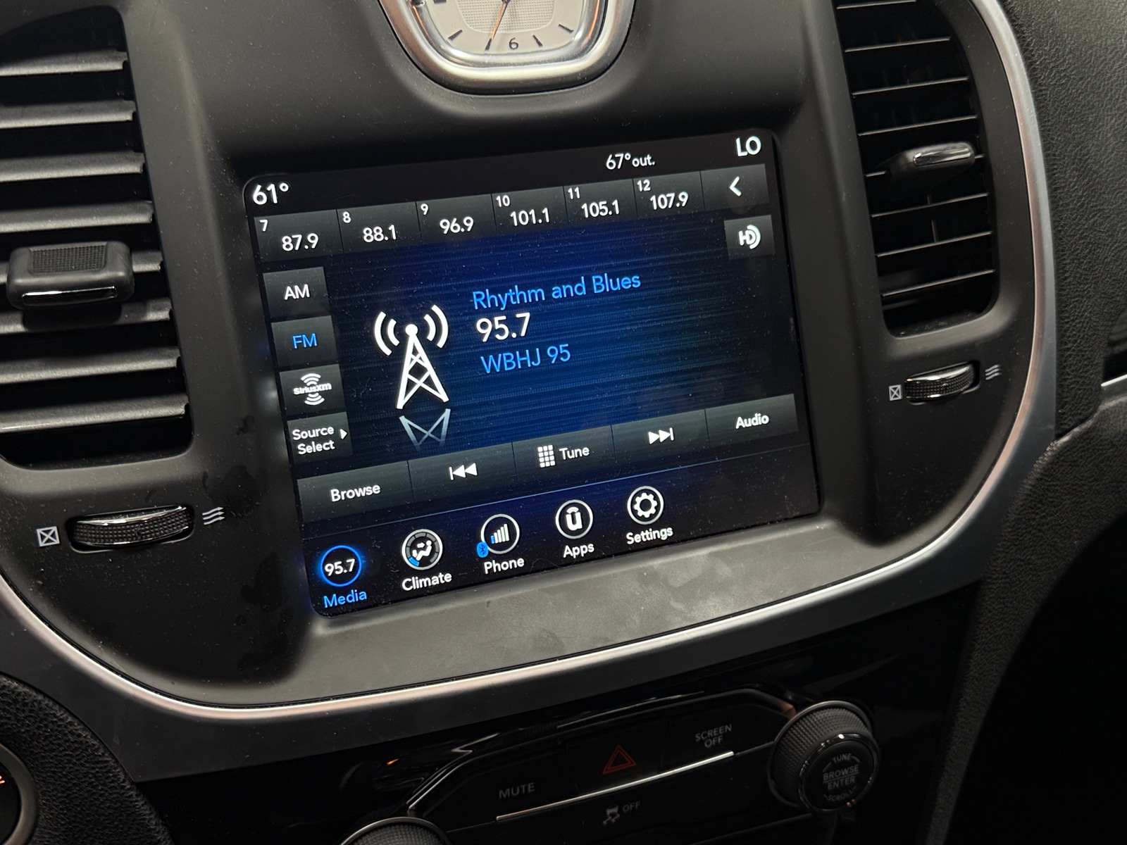 Thumbnail: 2023 Chrysler 300 - 4