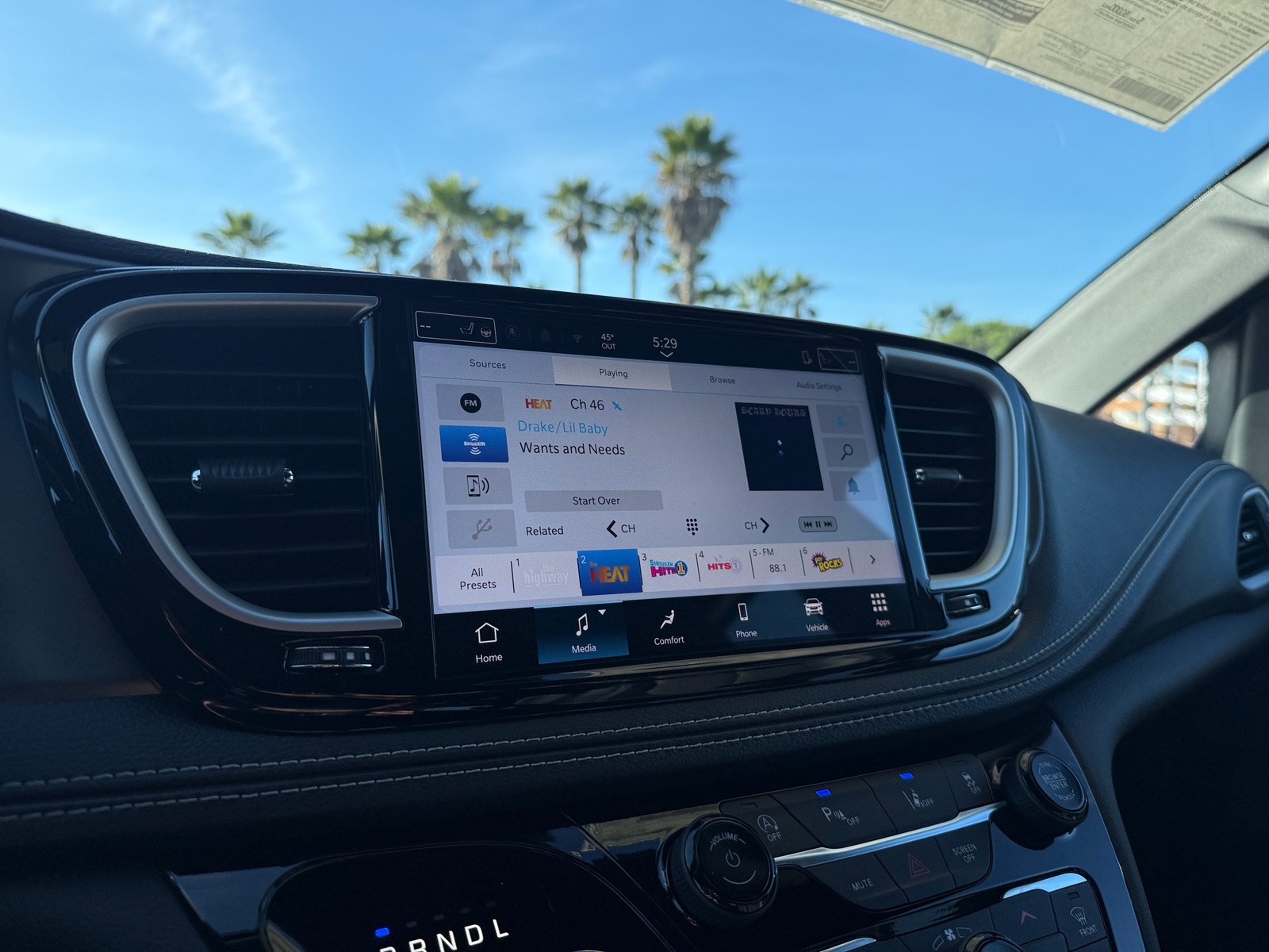 Thumbnail: 2026 Chrysler Pacifica - 3