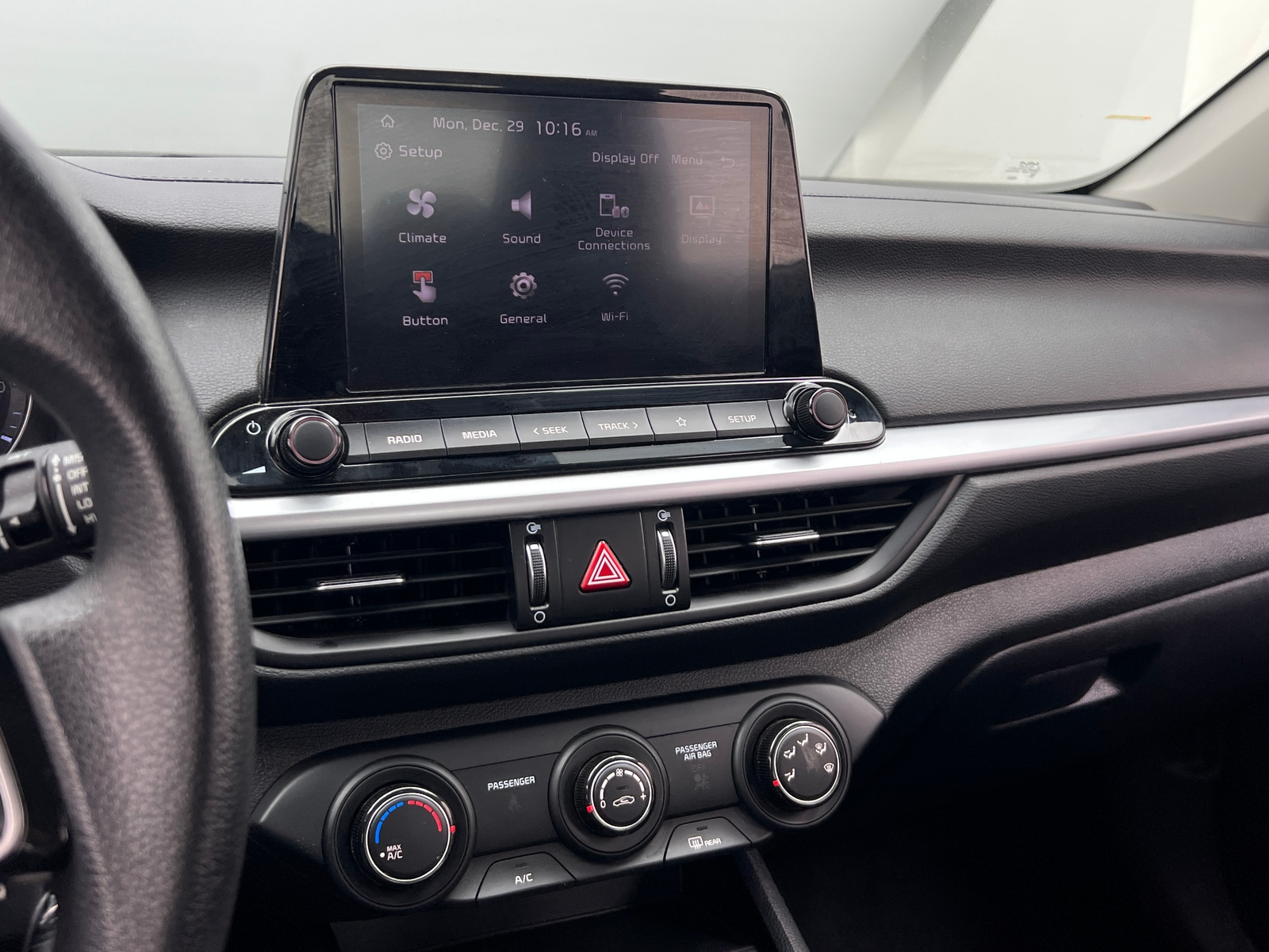 Thumbnail: 2024 Kia Forte - 4