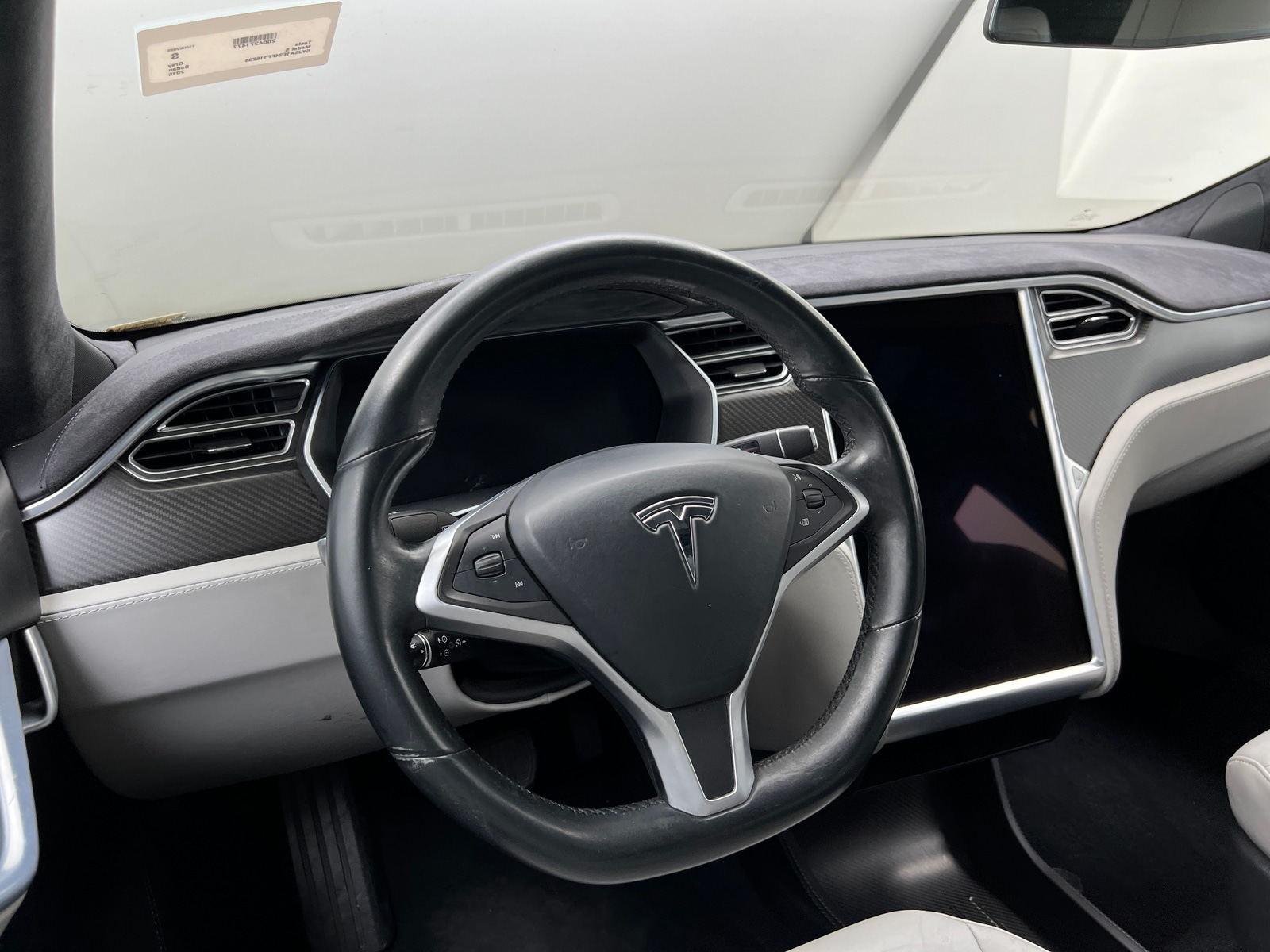 Thumbnail: 2015 Tesla Model S - 4