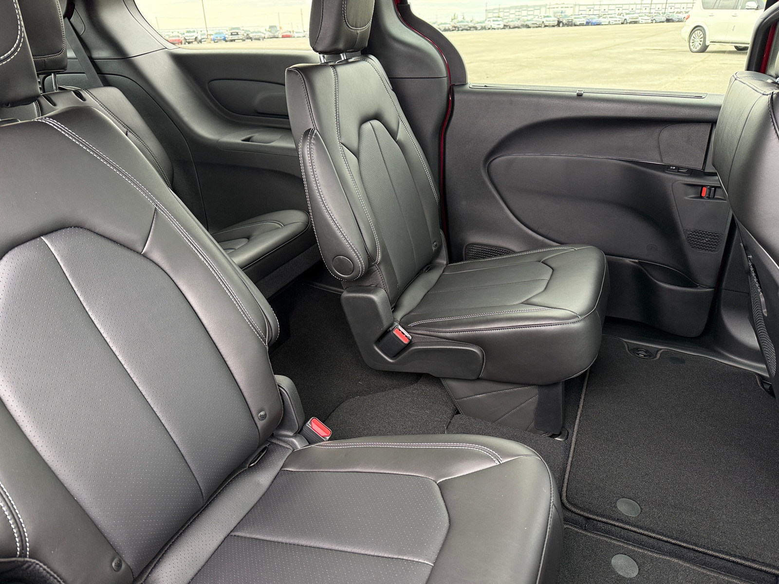 Thumbnail: 2026 Chrysler Voyager - 5