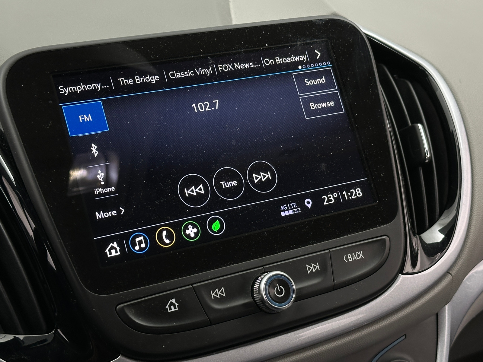 Thumbnail: 2019 Chevrolet Volt - 4