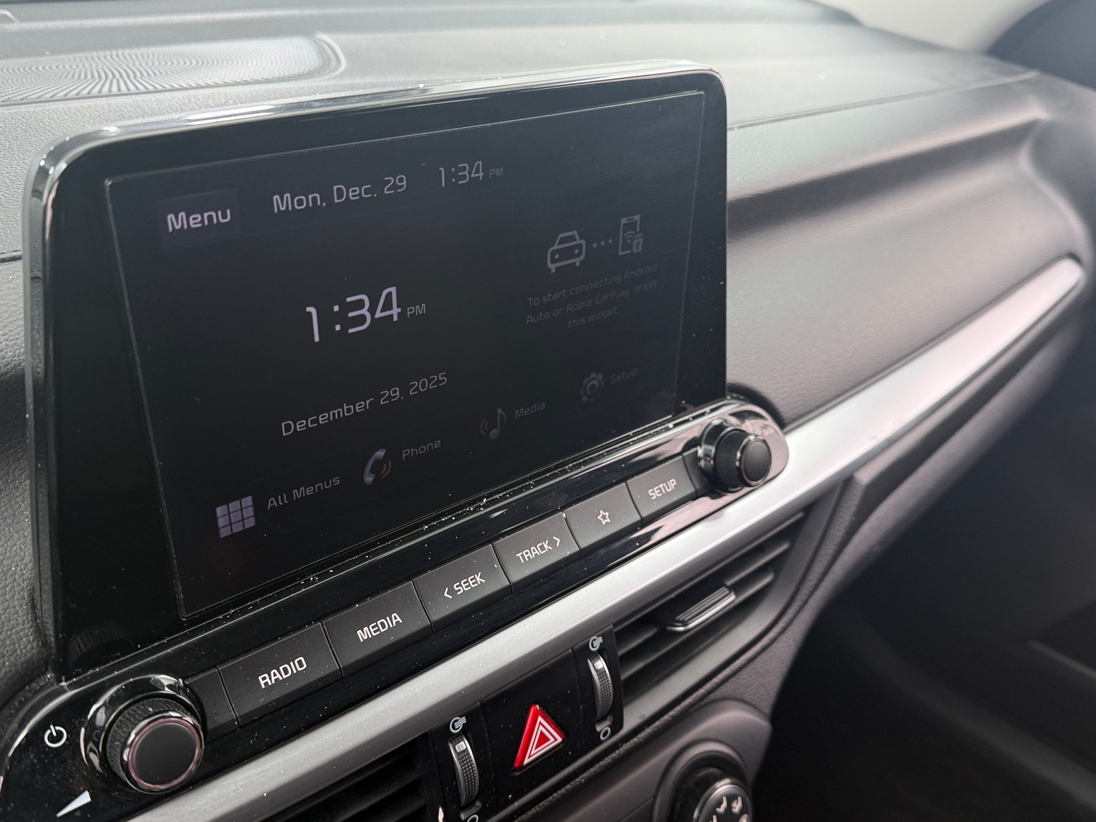 Thumbnail: 2024 Kia Forte - 4