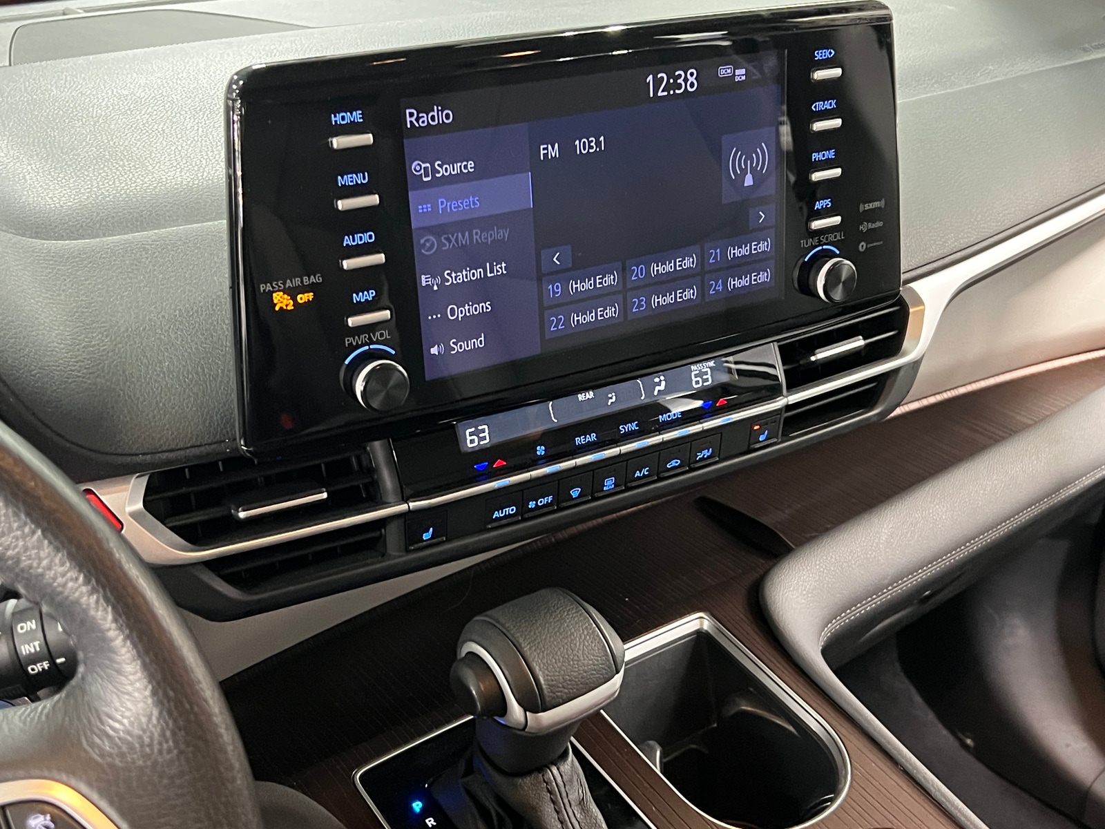 Thumbnail: 2024 Toyota Sienna - 3