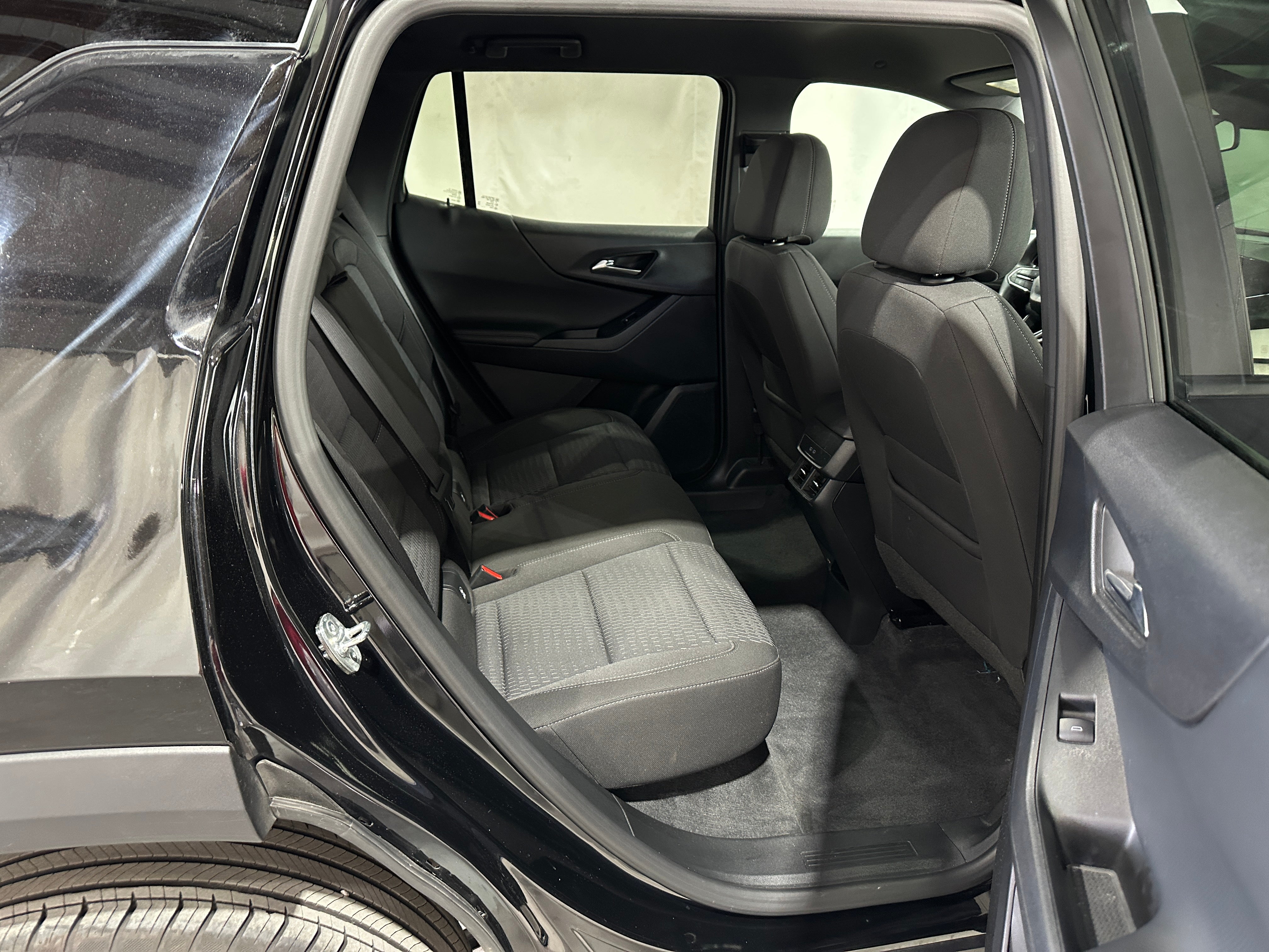 2025 Chevrolet Equinox - Image 3