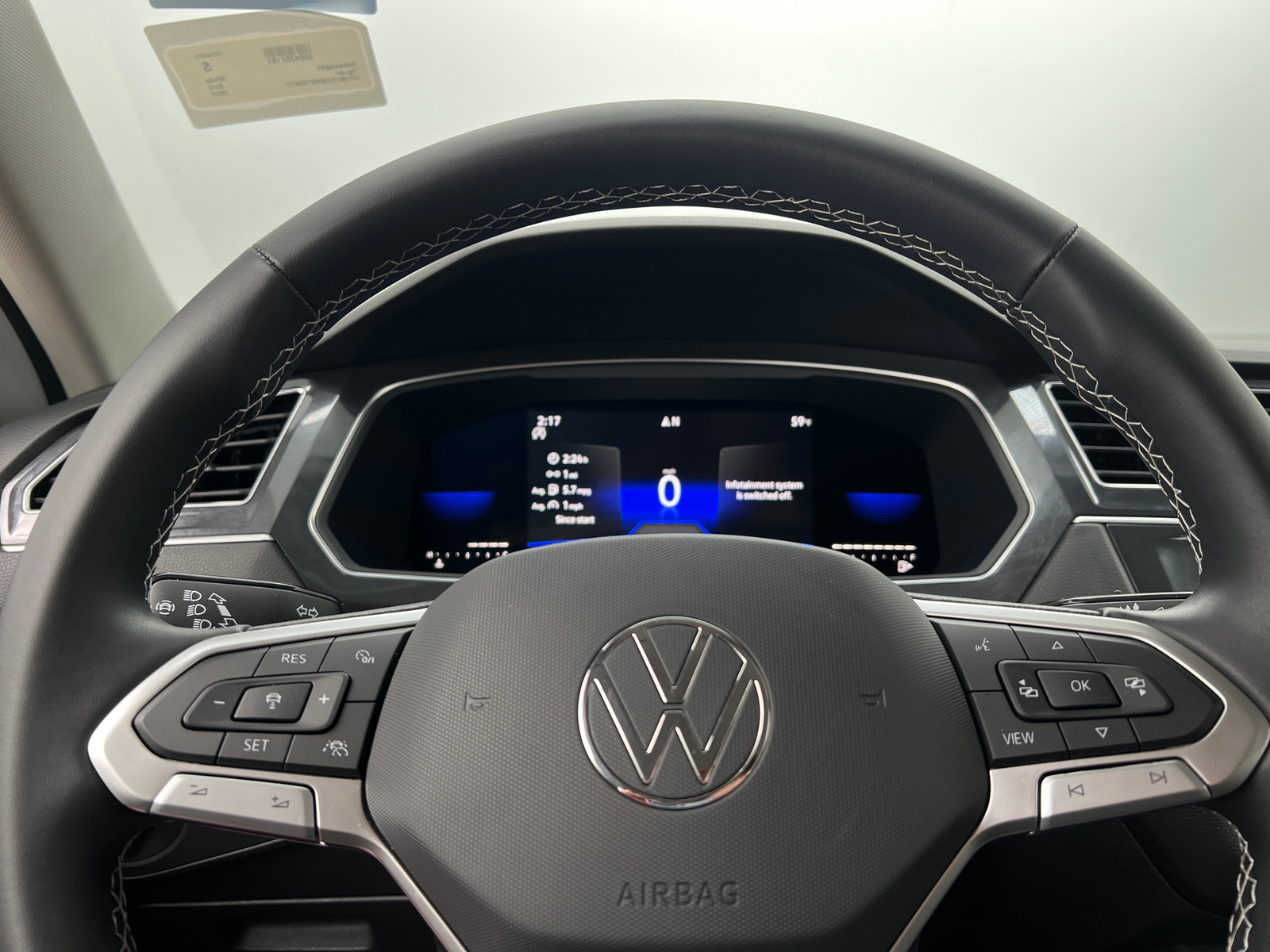 Thumbnail: 2022 Volkswagen Tiguan - 4