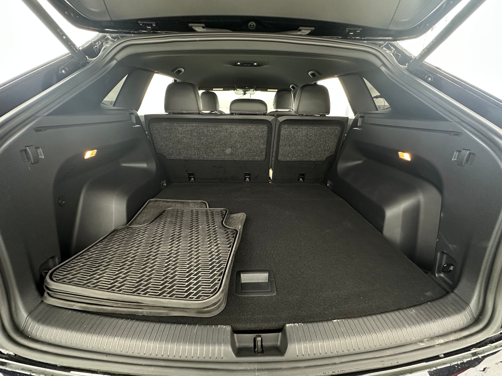 Thumbnail: 2023 Volkswagen Atlas - 6