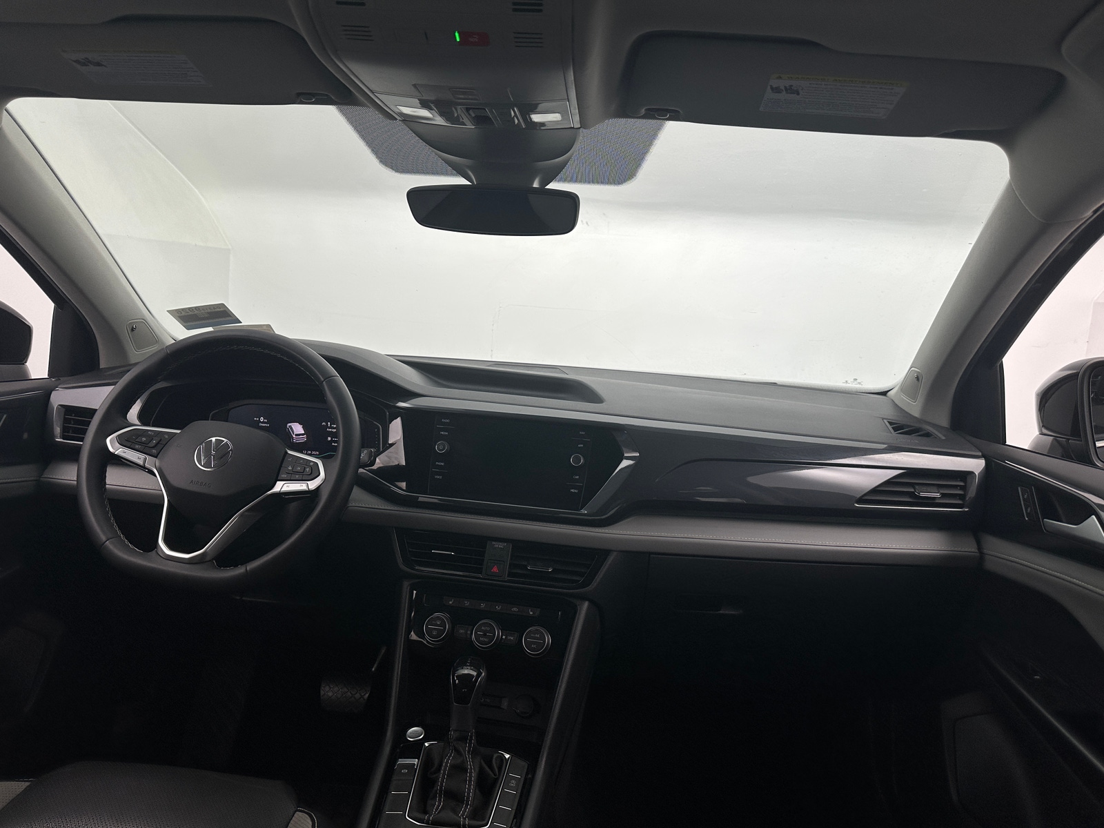 Thumbnail: 2022 Volkswagen Taos - 2