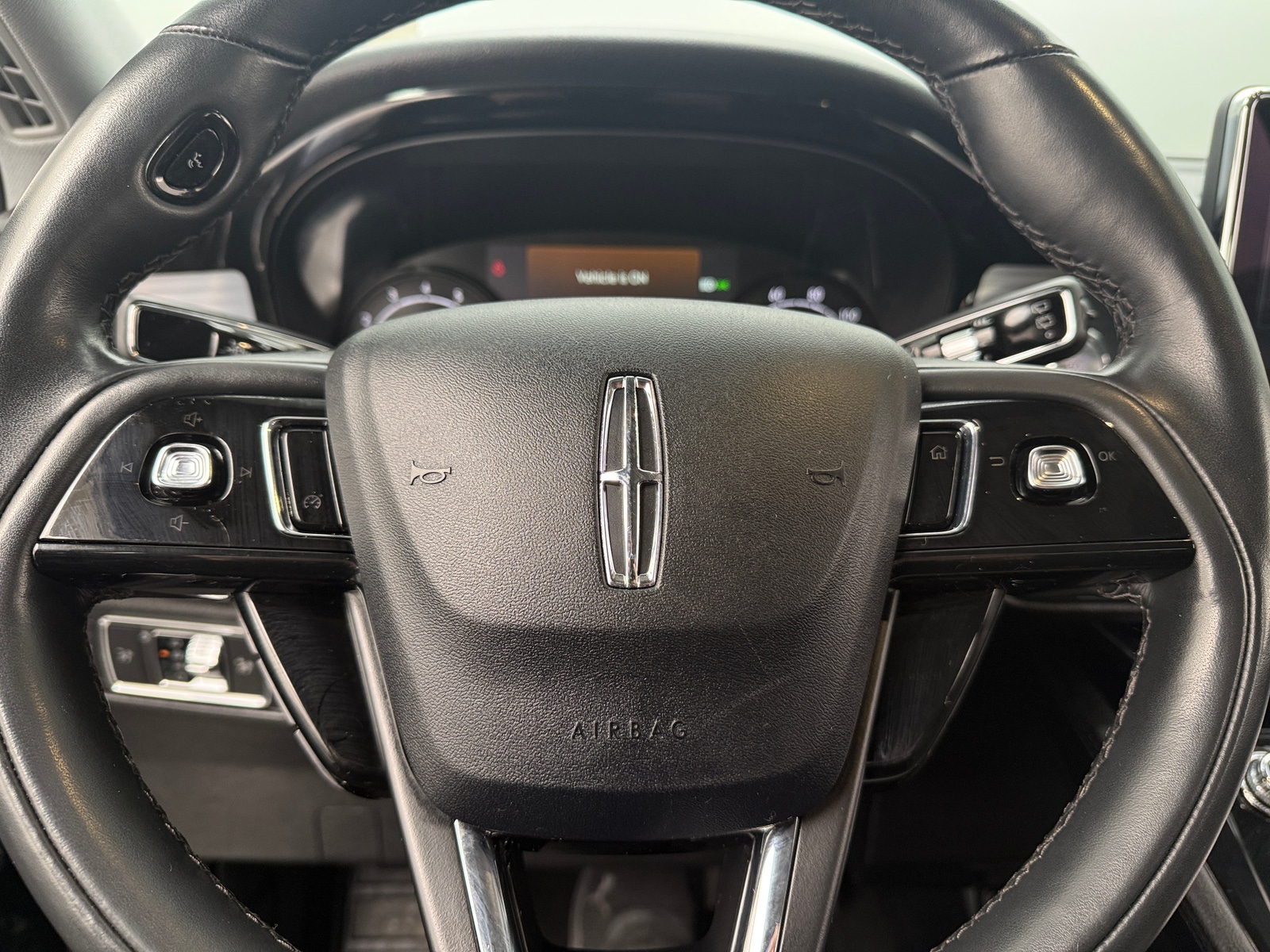 Thumbnail: 2022 Lincoln Corsair - 4