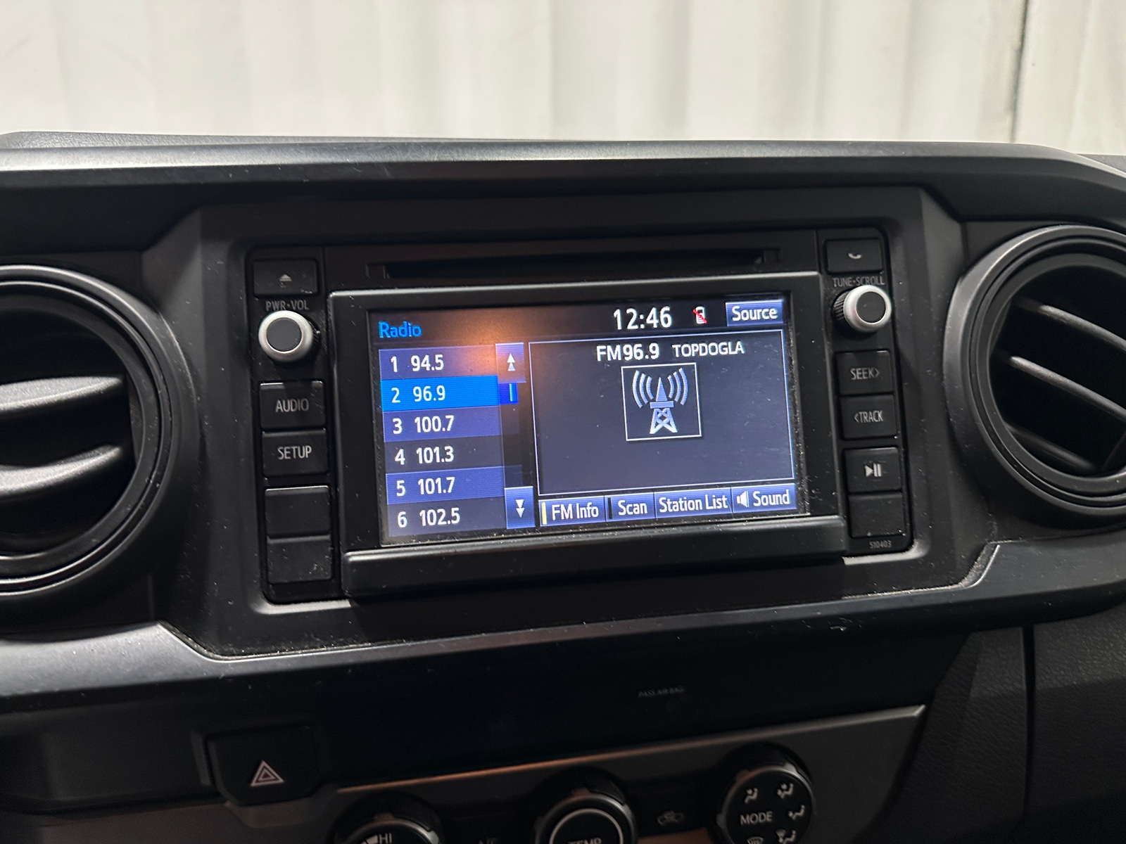 Thumbnail: 2019 Toyota Tacoma - 4