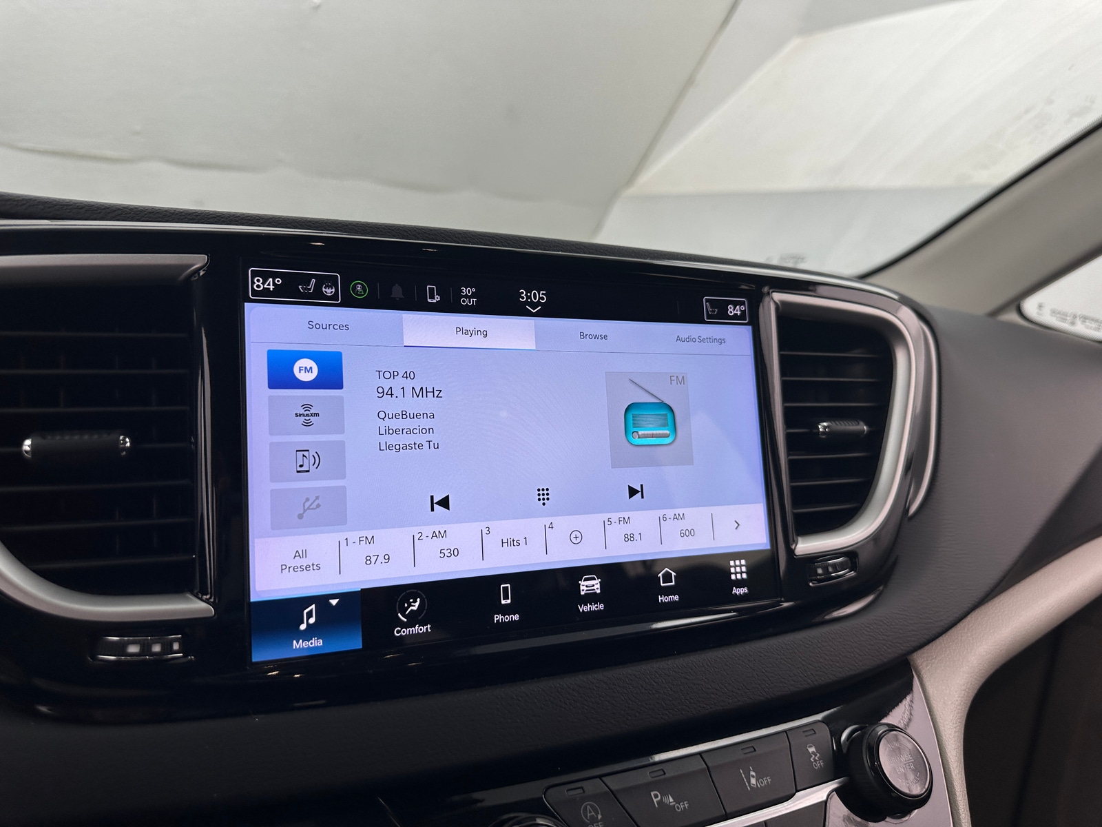 Thumbnail: 2024 Chrysler Pacifica - 3