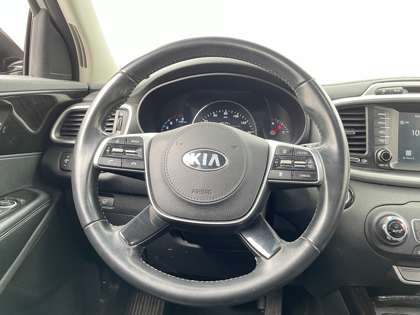 Thumbnail: 2019 Kia Sorento - 4
