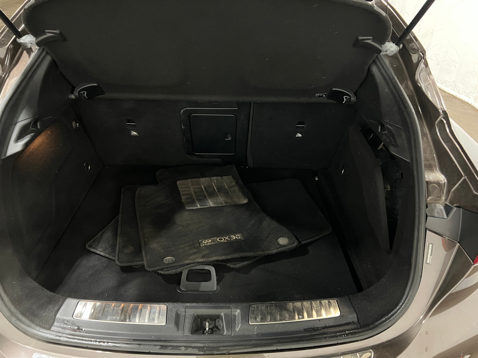 Thumbnail: 2018 INFINITI QX30 - 6