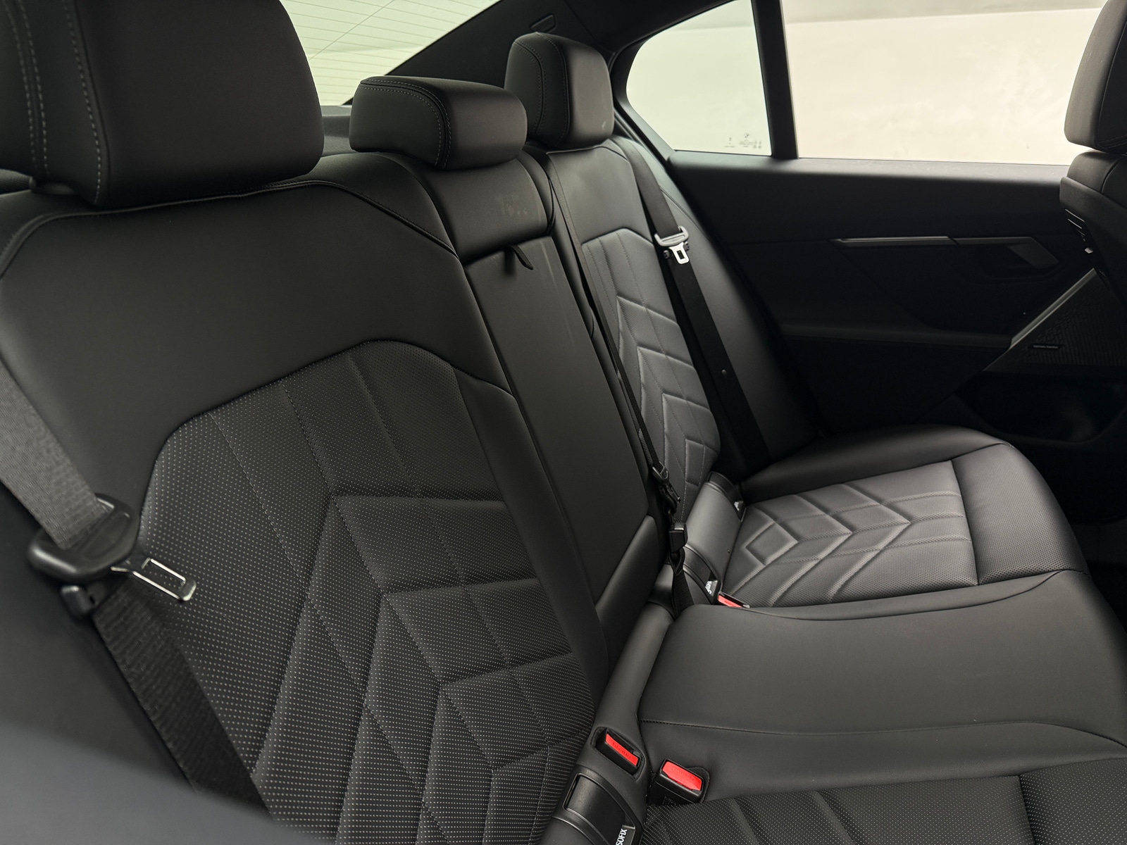 Thumbnail: 2025 BMW 5 Series - 5