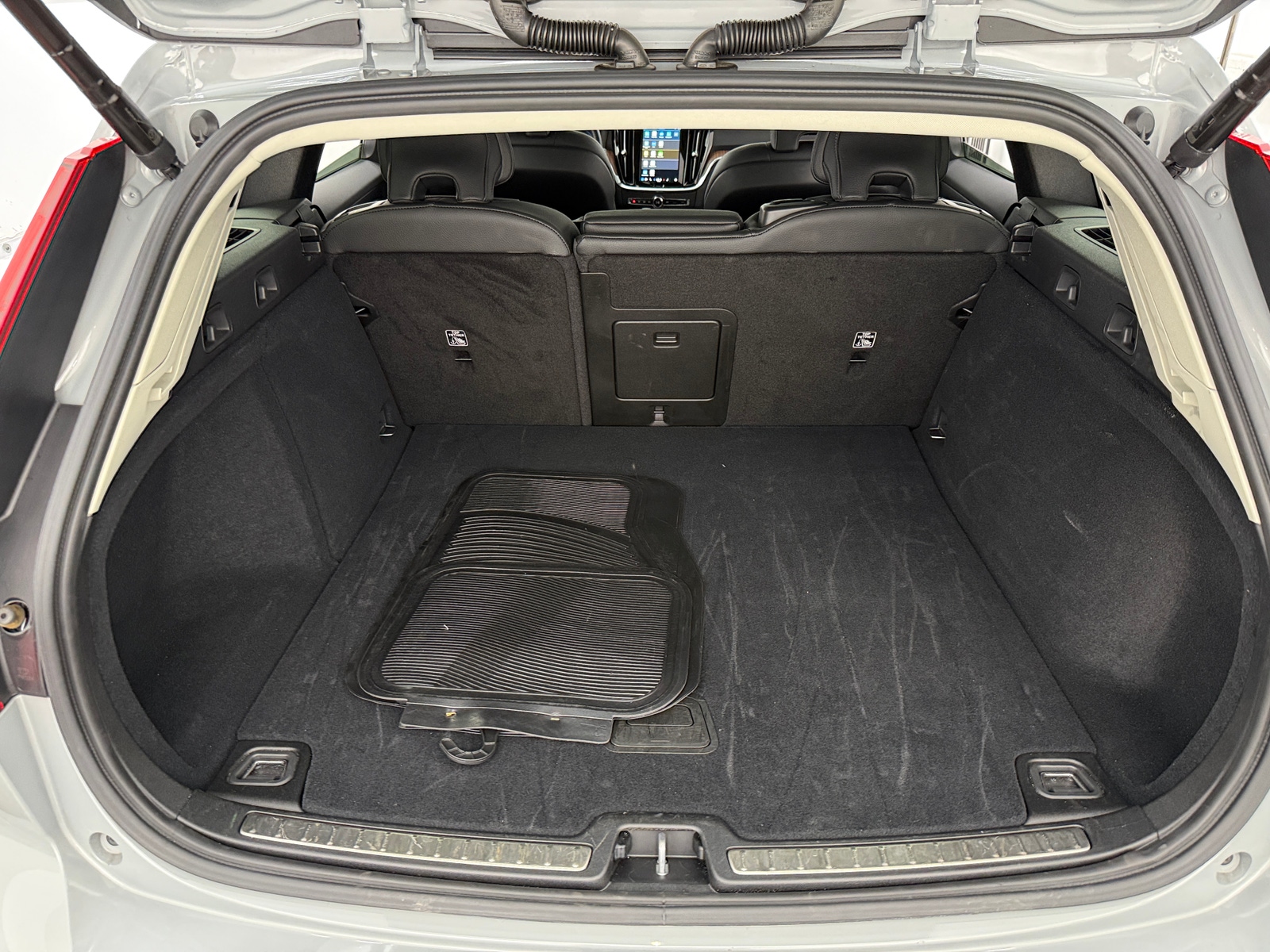 Thumbnail: 2025 Volvo V60 - 6