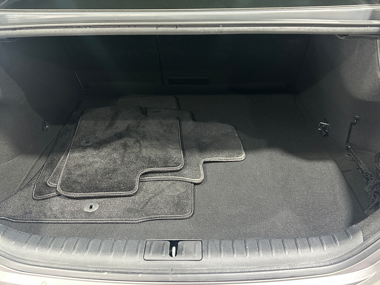 Thumbnail: 2025 Genesis G70 - 6