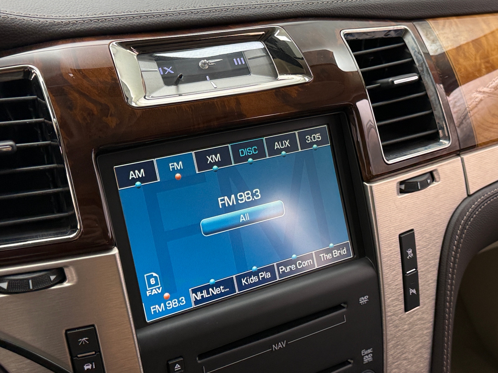 Thumbnail: 2010 Cadillac Escalade - 3