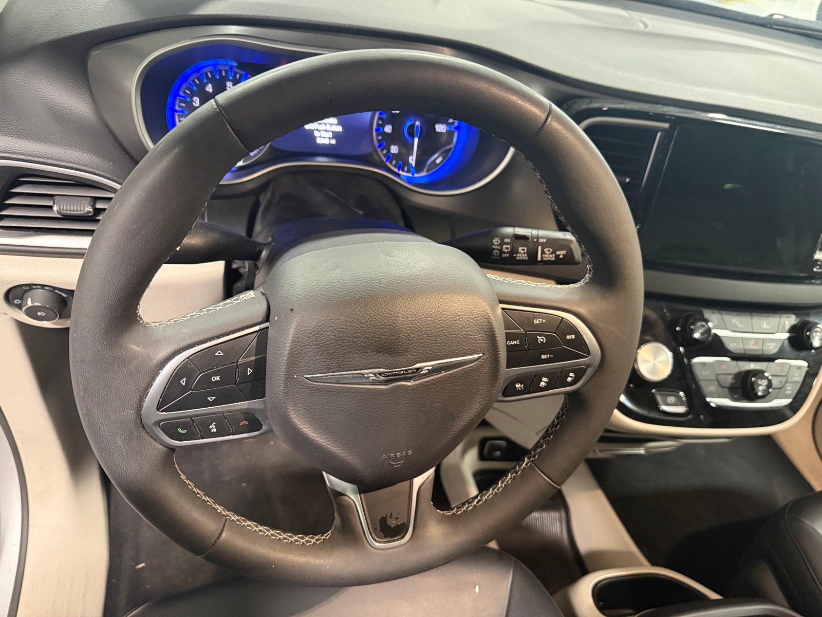 Thumbnail: 2024 Chrysler Pacifica - 4