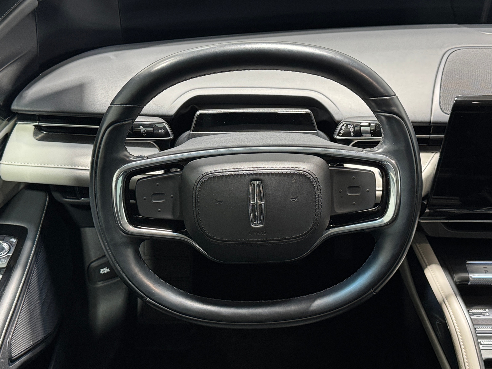 Thumbnail: 2024 Lincoln Nautilus - 4