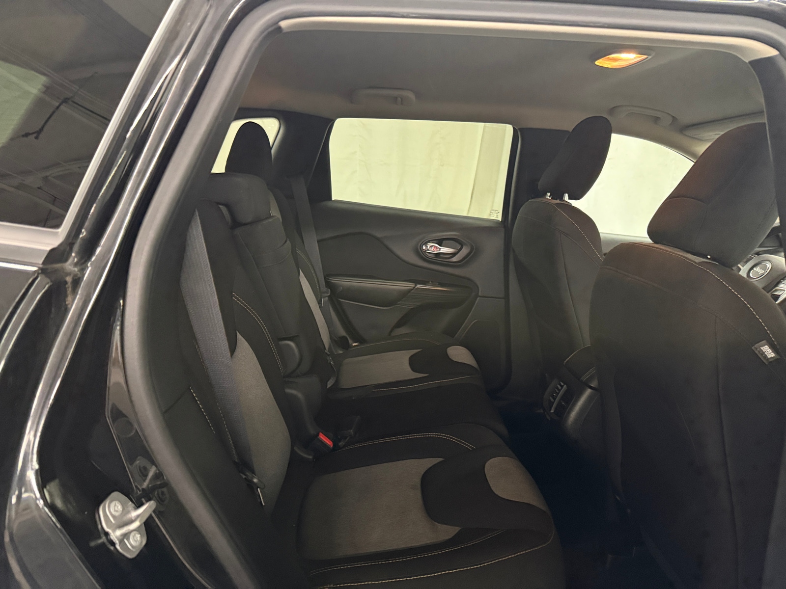 Thumbnail: 2016 Jeep Cherokee - 6