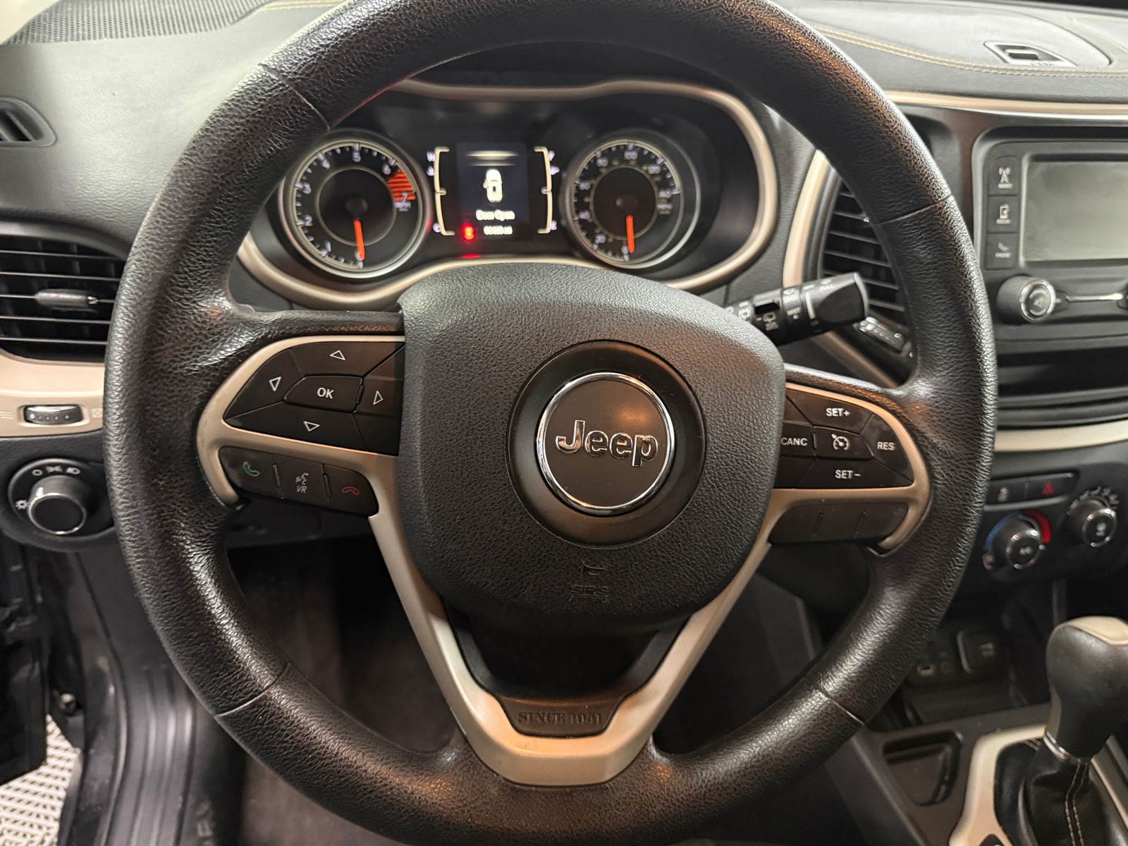 Thumbnail: 2016 Jeep Cherokee - 5