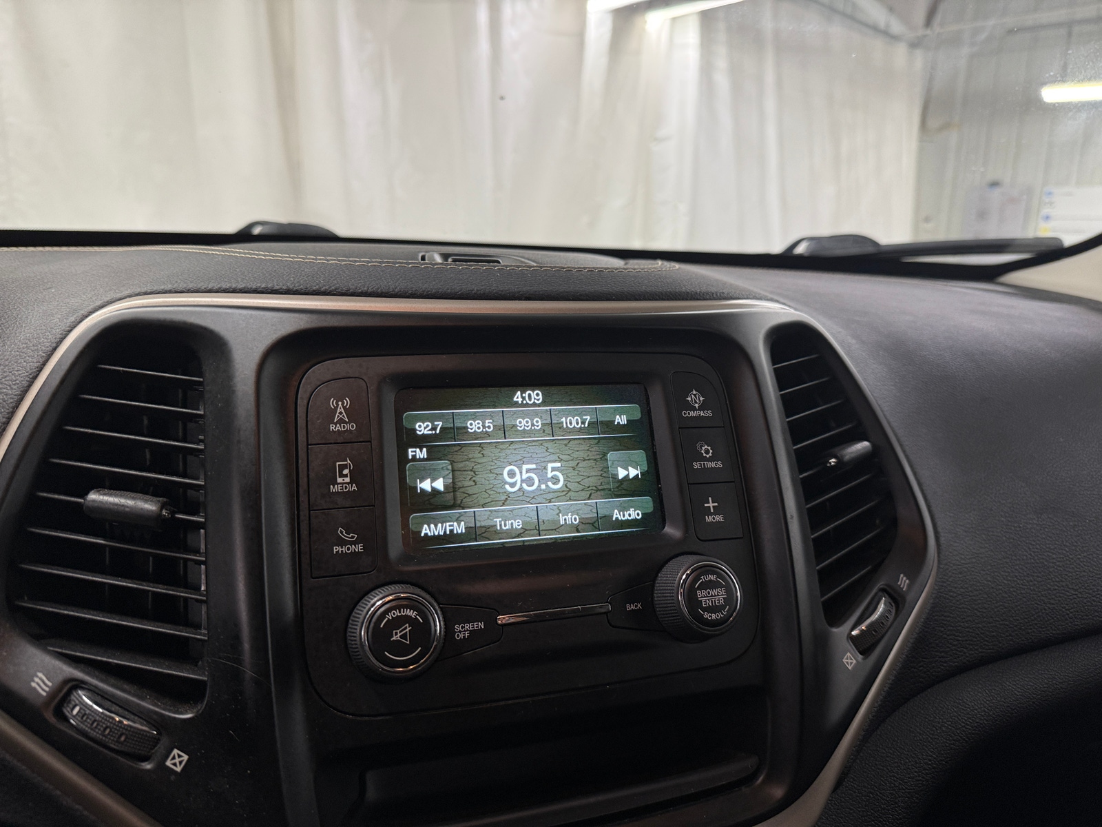 Thumbnail: 2016 Jeep Cherokee - 4