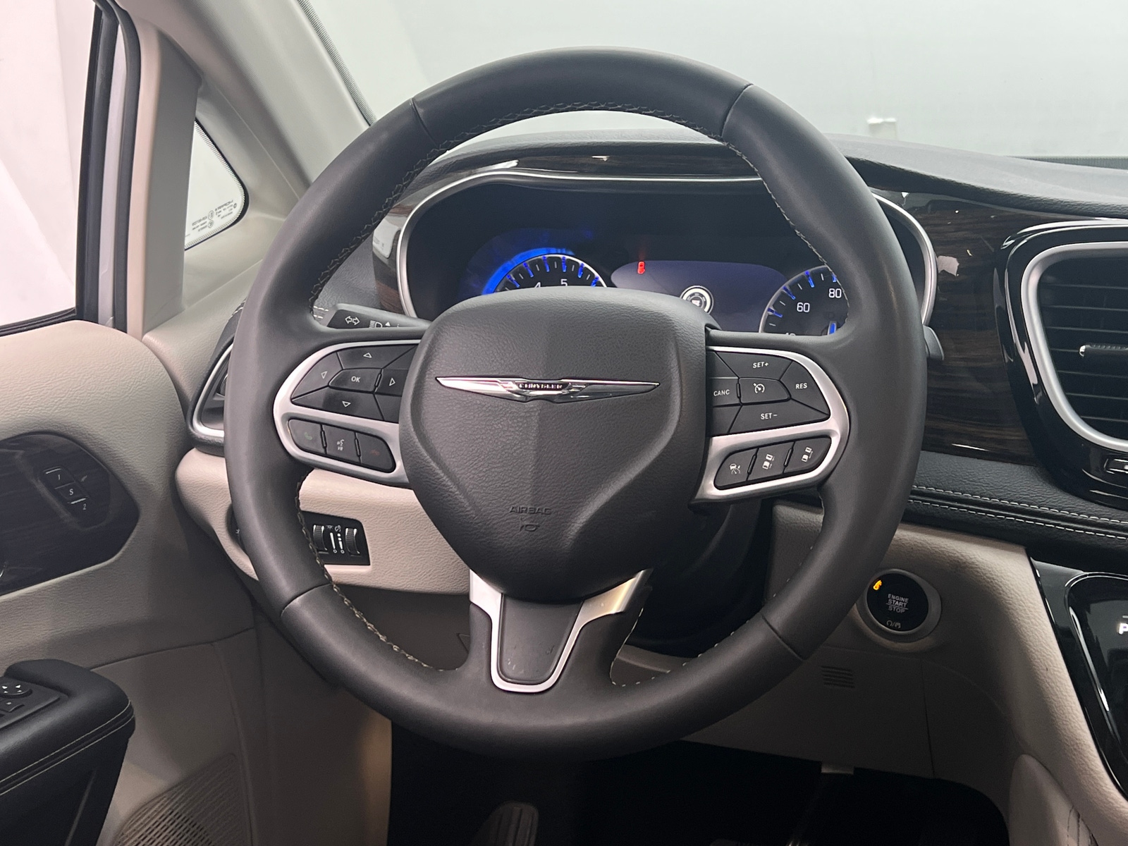 Thumbnail: 2024 Chrysler Pacifica - 4