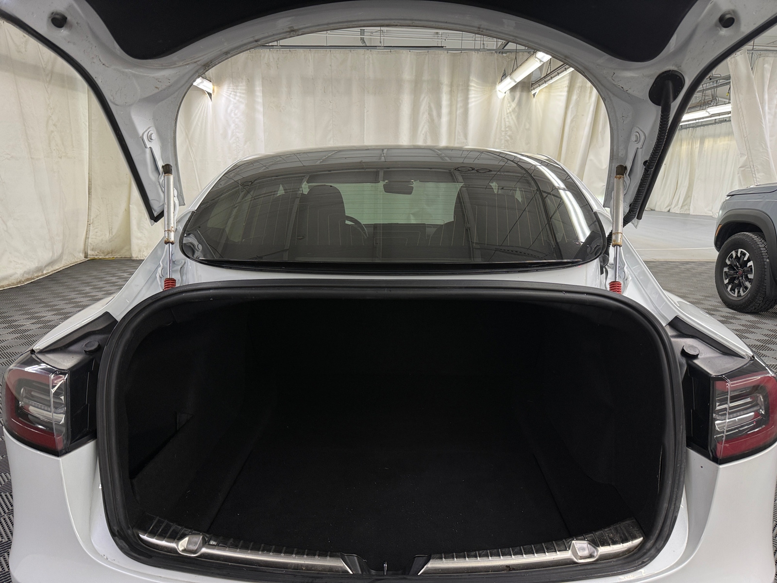 Thumbnail: 2019 Tesla Model 3 - 6