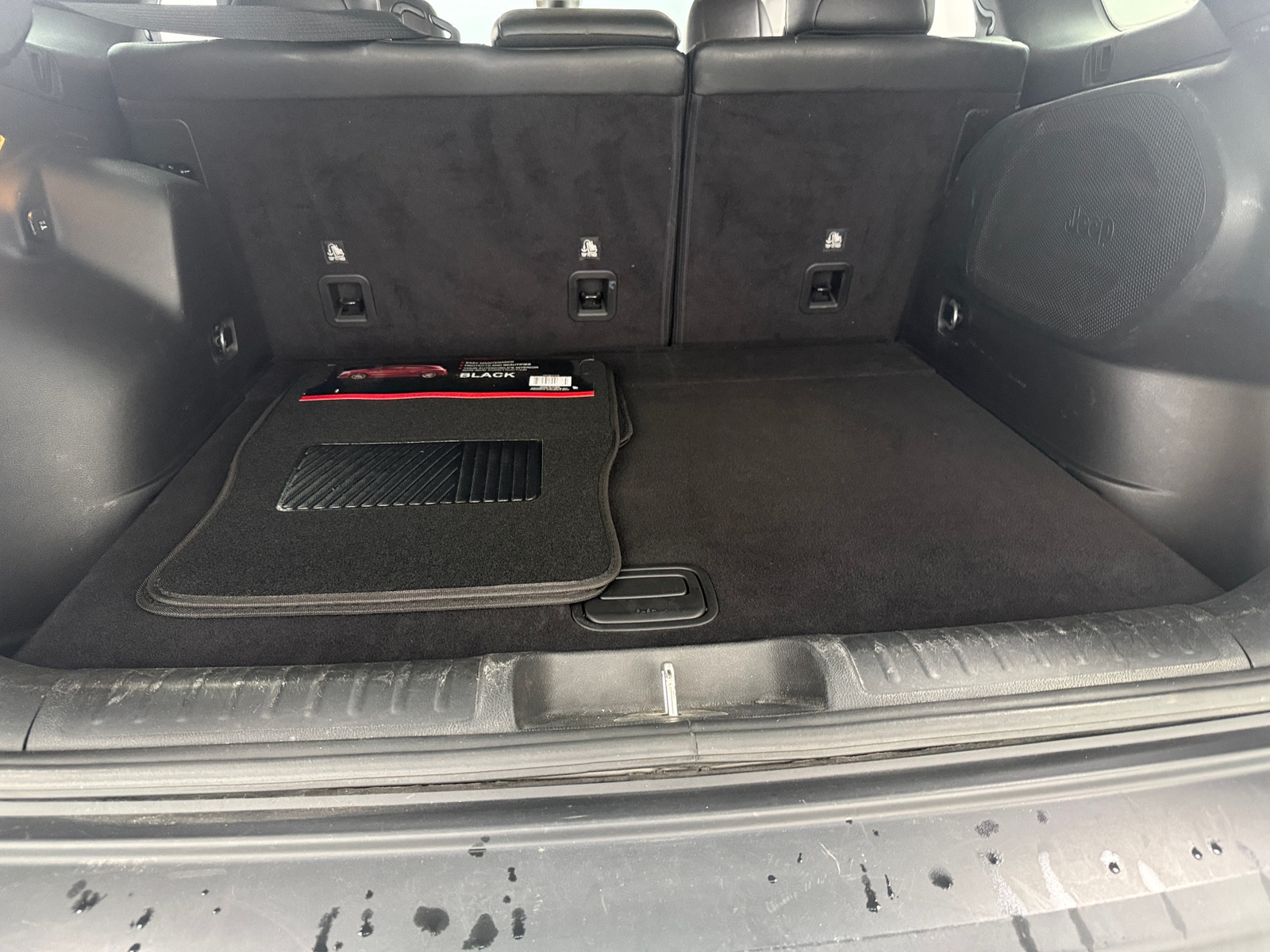 Thumbnail: 2019 Jeep Cherokee - 6