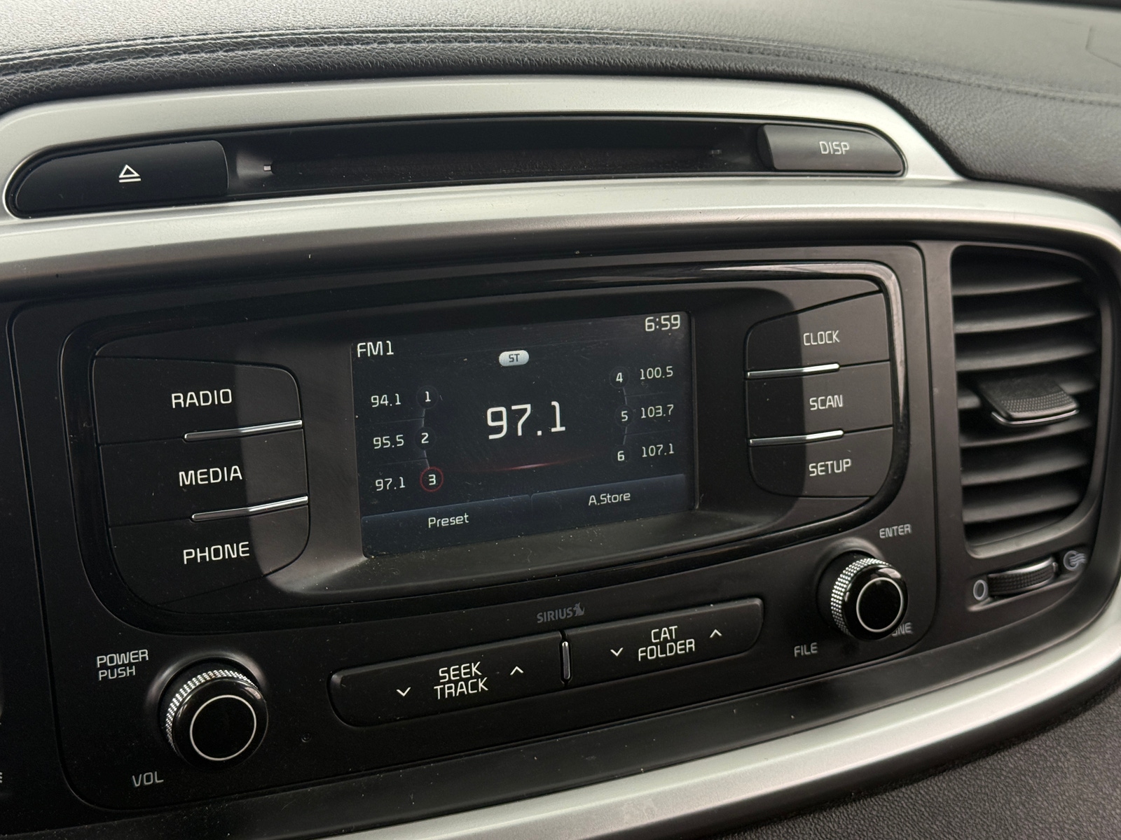 Thumbnail: 2018 Kia Sorento - 4