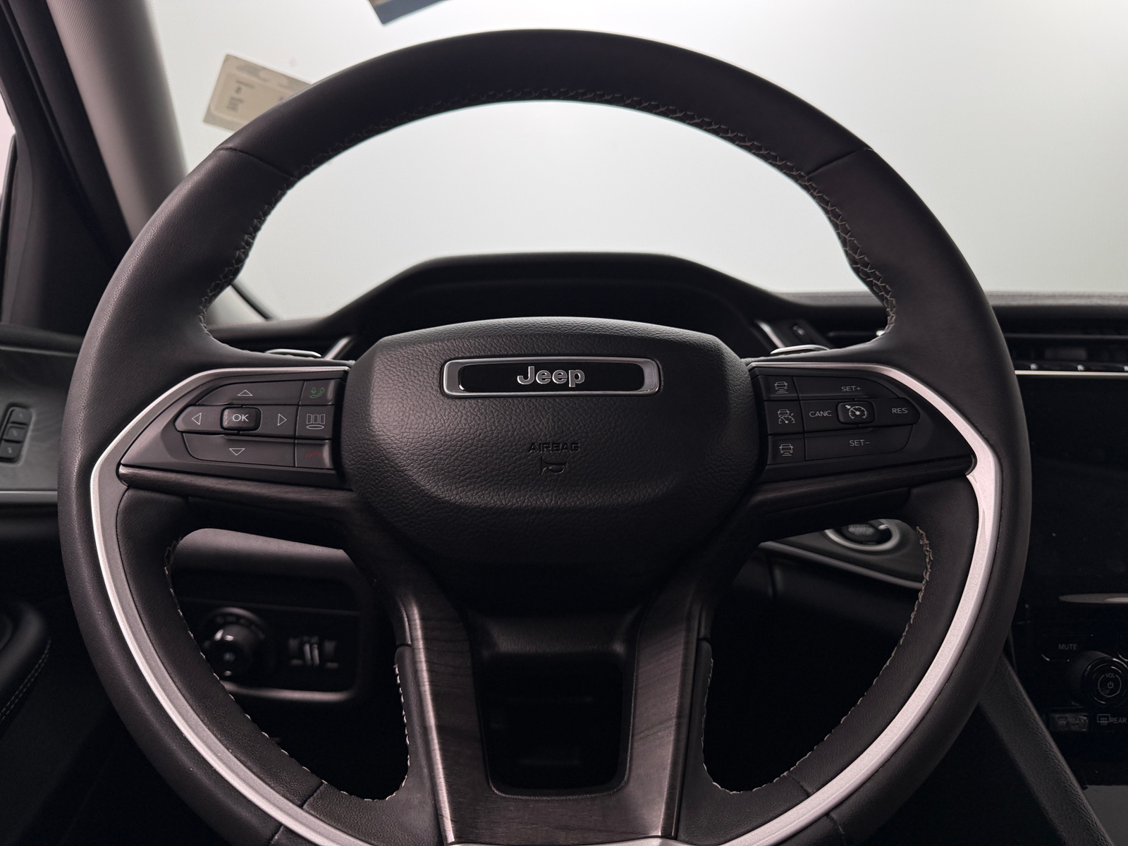 Thumbnail: 2023 Jeep Grand Cherokee - 4