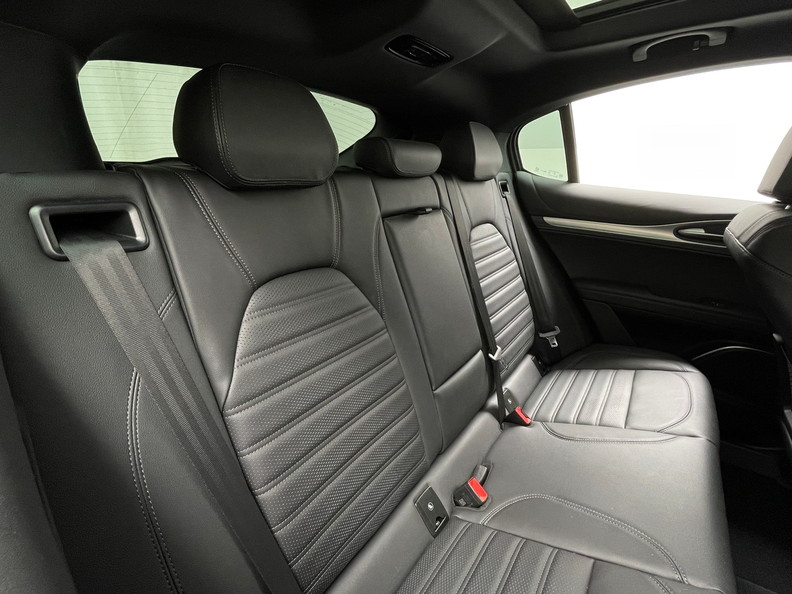 Thumbnail: 2023 Alfa Romeo Stelvio - 5